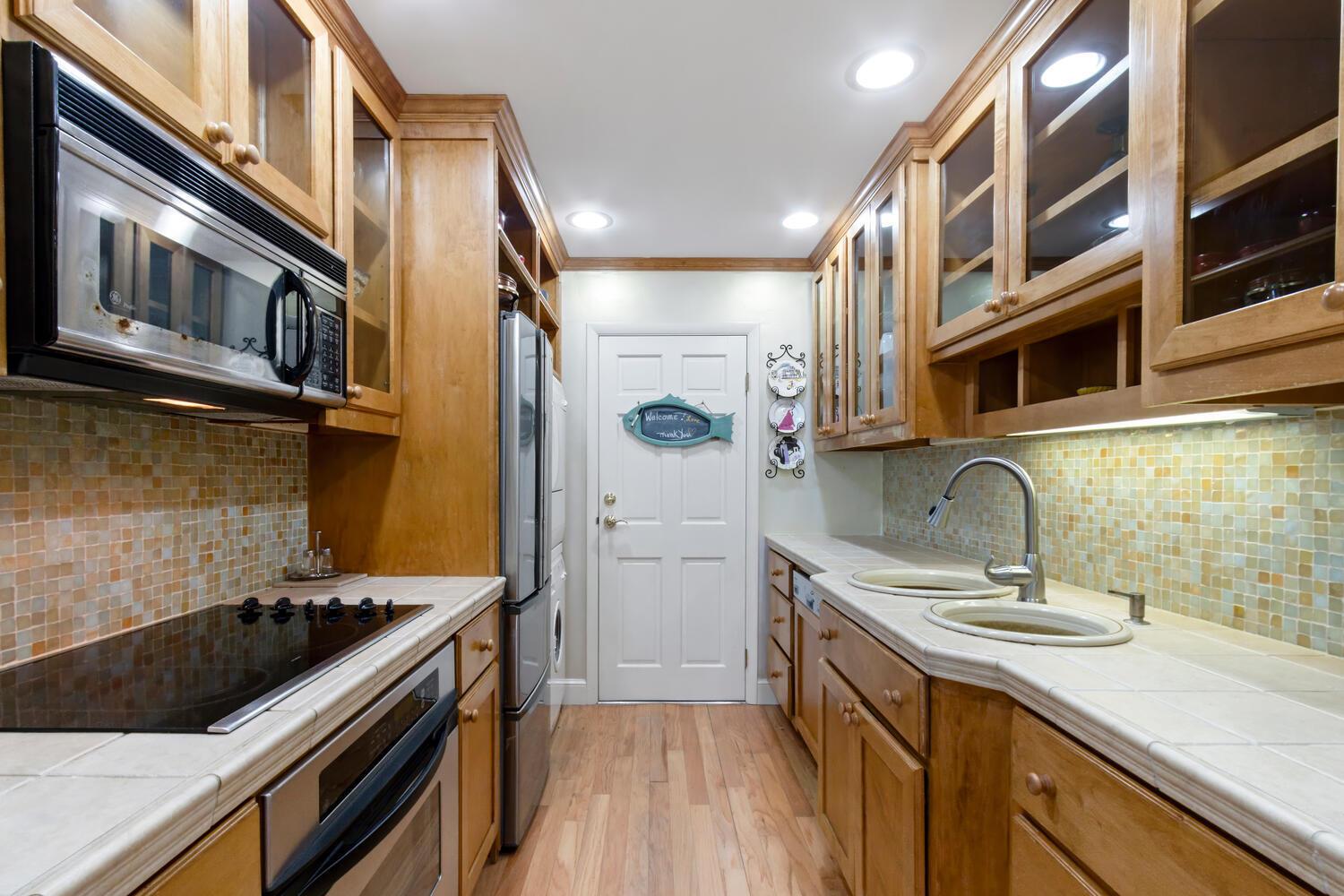 CARRIAGE HOUSE CONDO - Residential