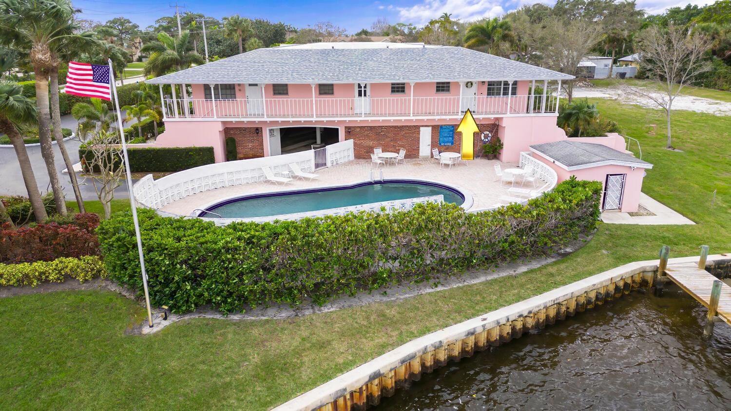 CARRIAGE HOUSE CONDO - Residential