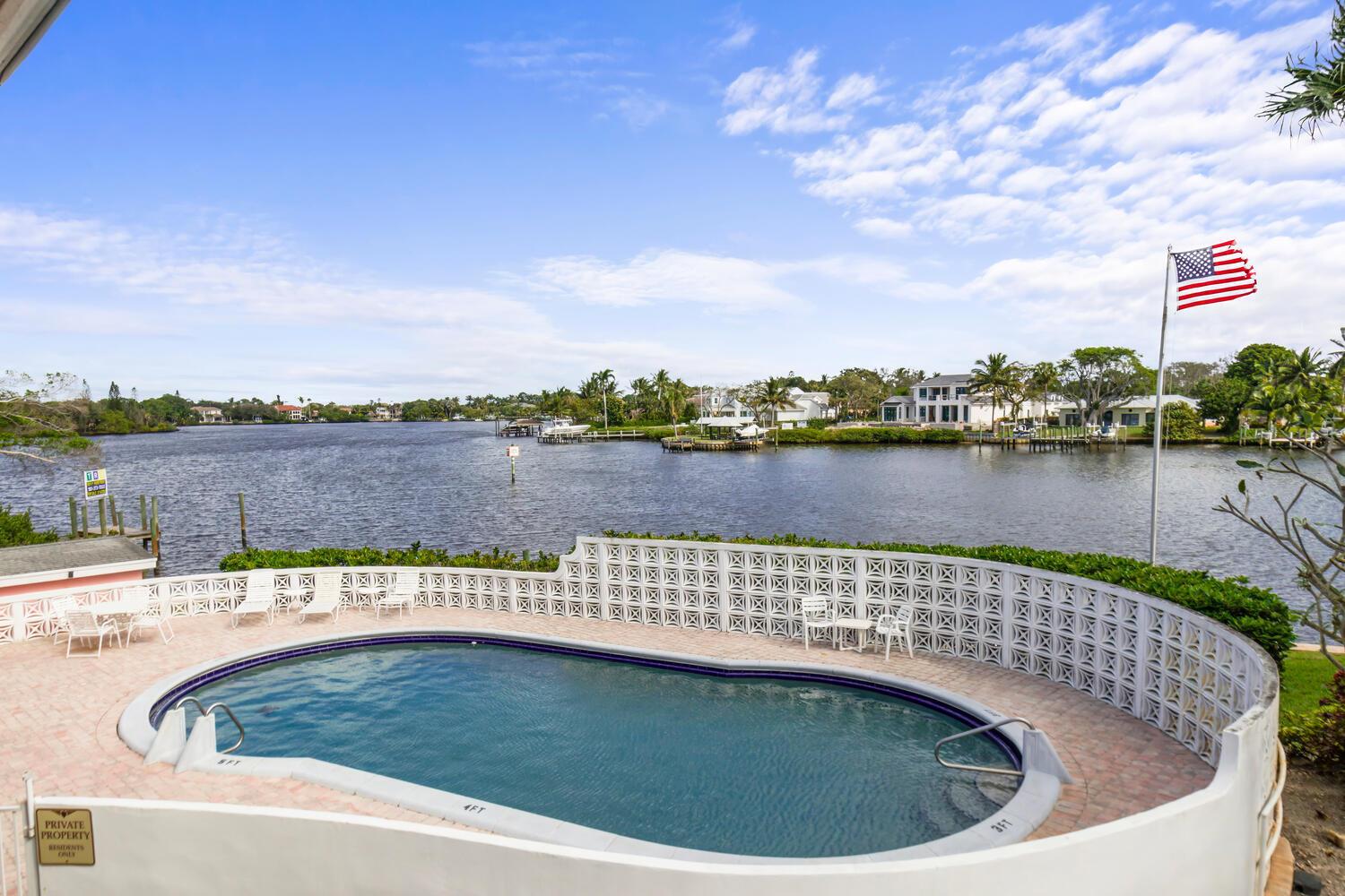 CARRIAGE HOUSE CONDO - Residential