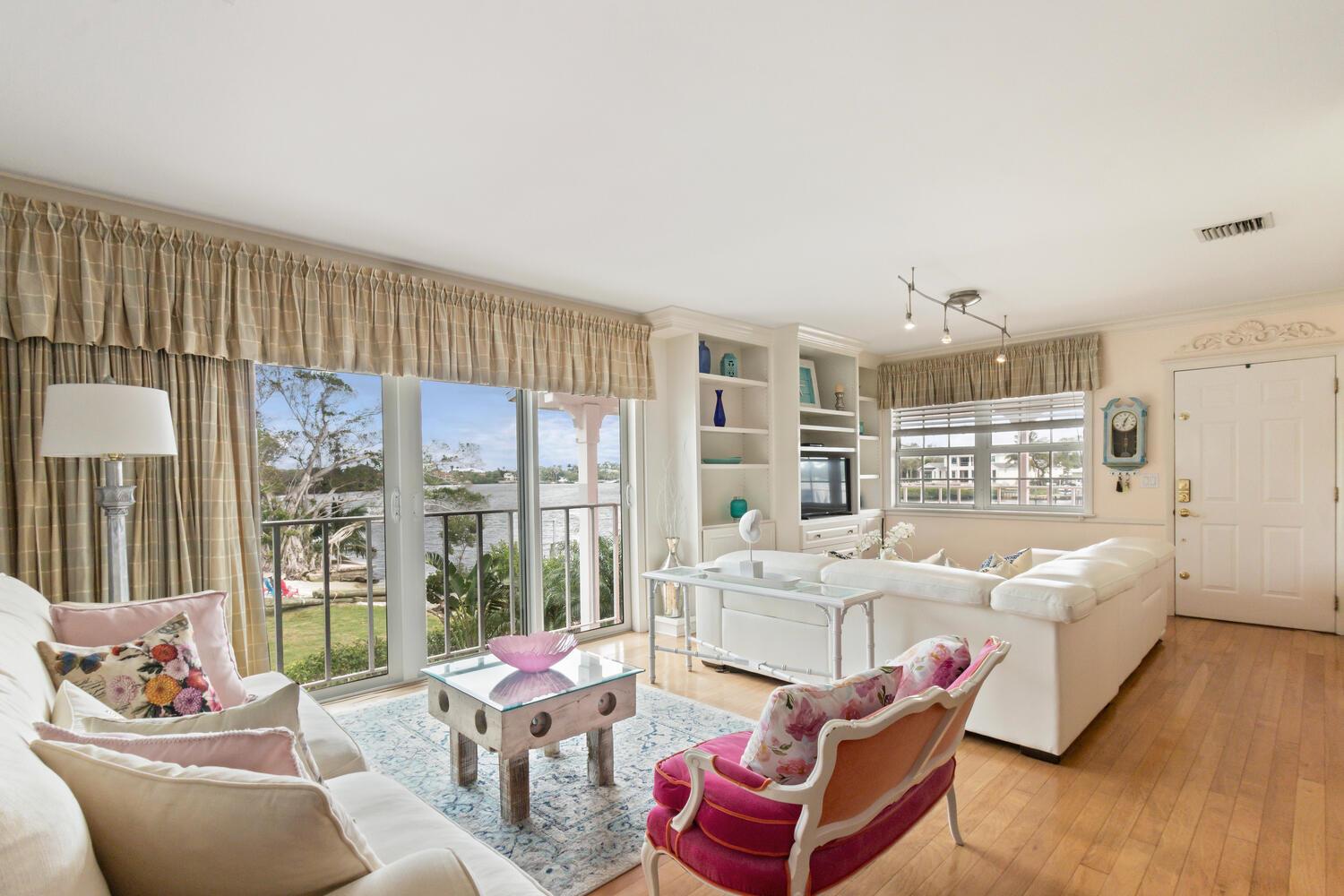 CARRIAGE HOUSE CONDO - Residential