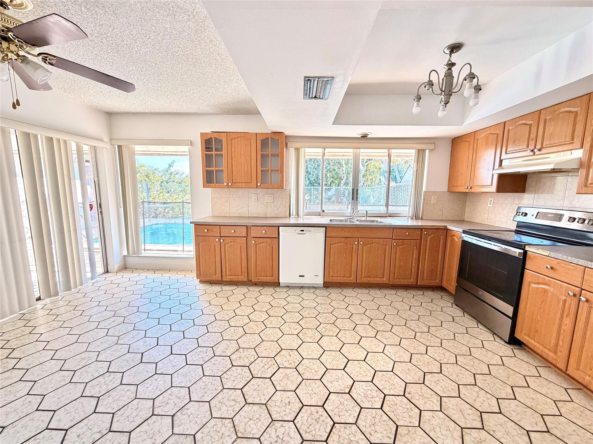 Sunrise Golf Village Sec - Residential