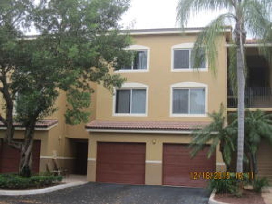 Turn key 3 bedroom condo with a garage.
You don't need to bring anything with you Gated community on the Intracoastal. Great clubhouse with a gym, sauna, billiards, large pool, private beach, hot tube, and BBQ. Just a great community.