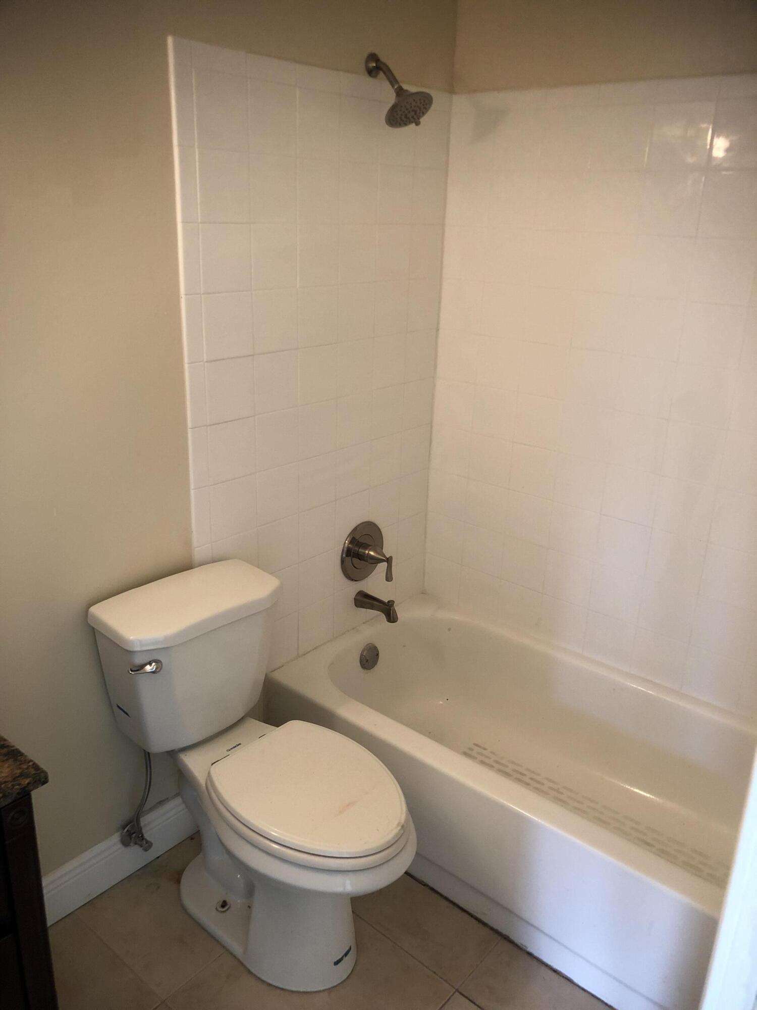 HOLLYWOOD LITTLE RANCHES - Residential Lease