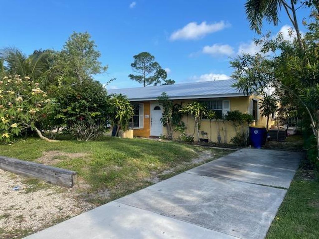 Photo of 3307 SE Iris Street, Stuart, FL 34997 (MLS # R10889263)
