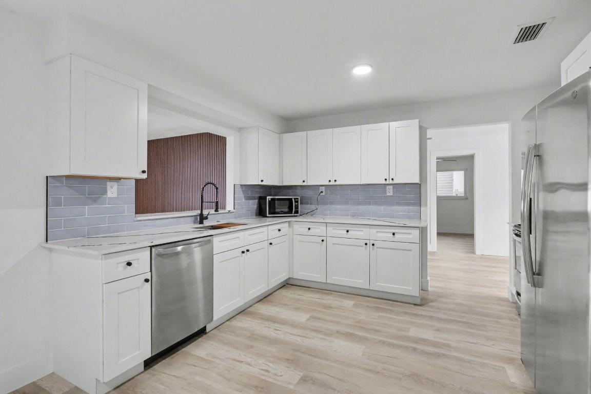 DELRAY GARDEN ESTATES 3 - Residential Lease