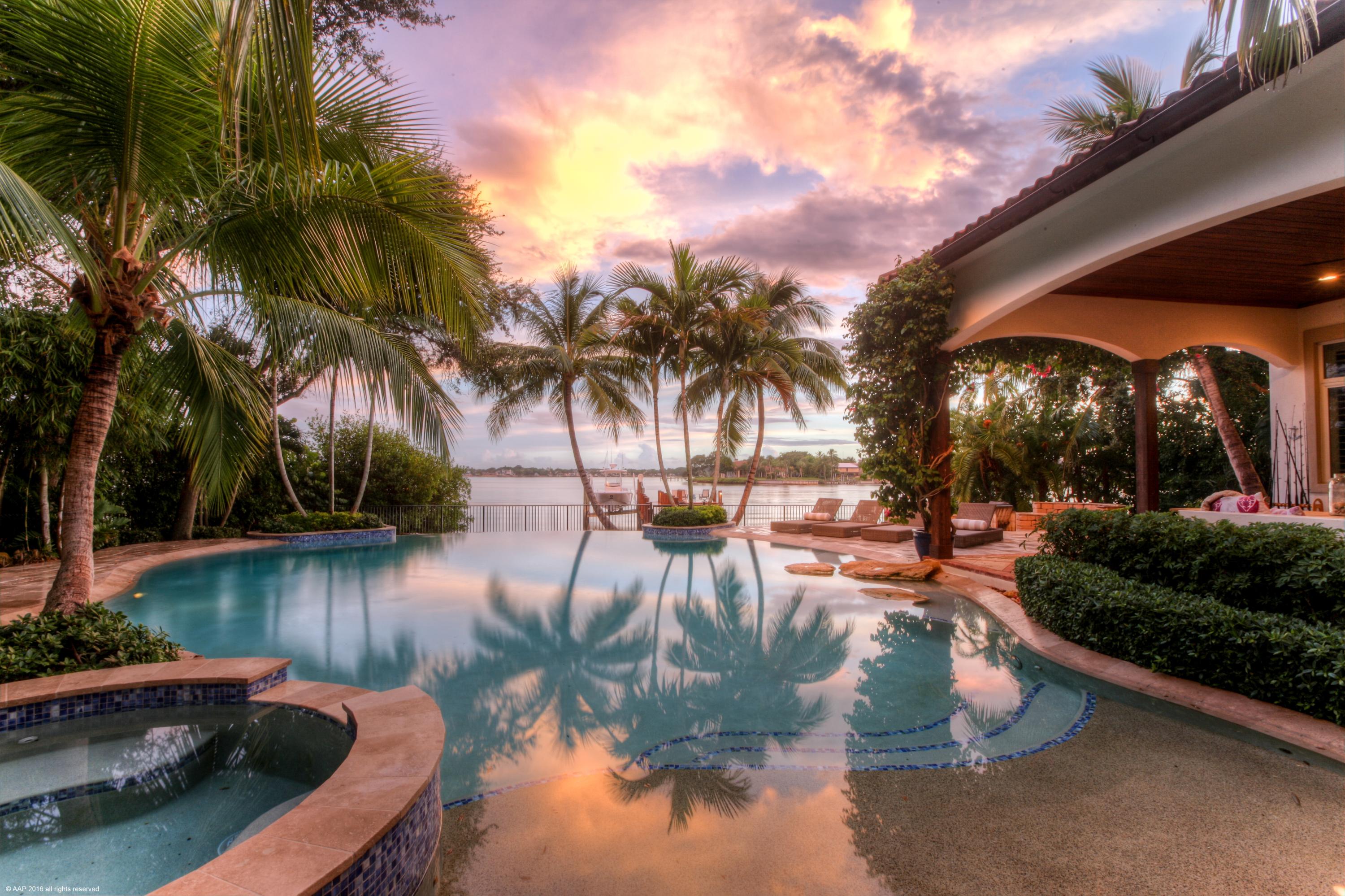 RIVERSIDE ON THE LOXAHATC - Residential