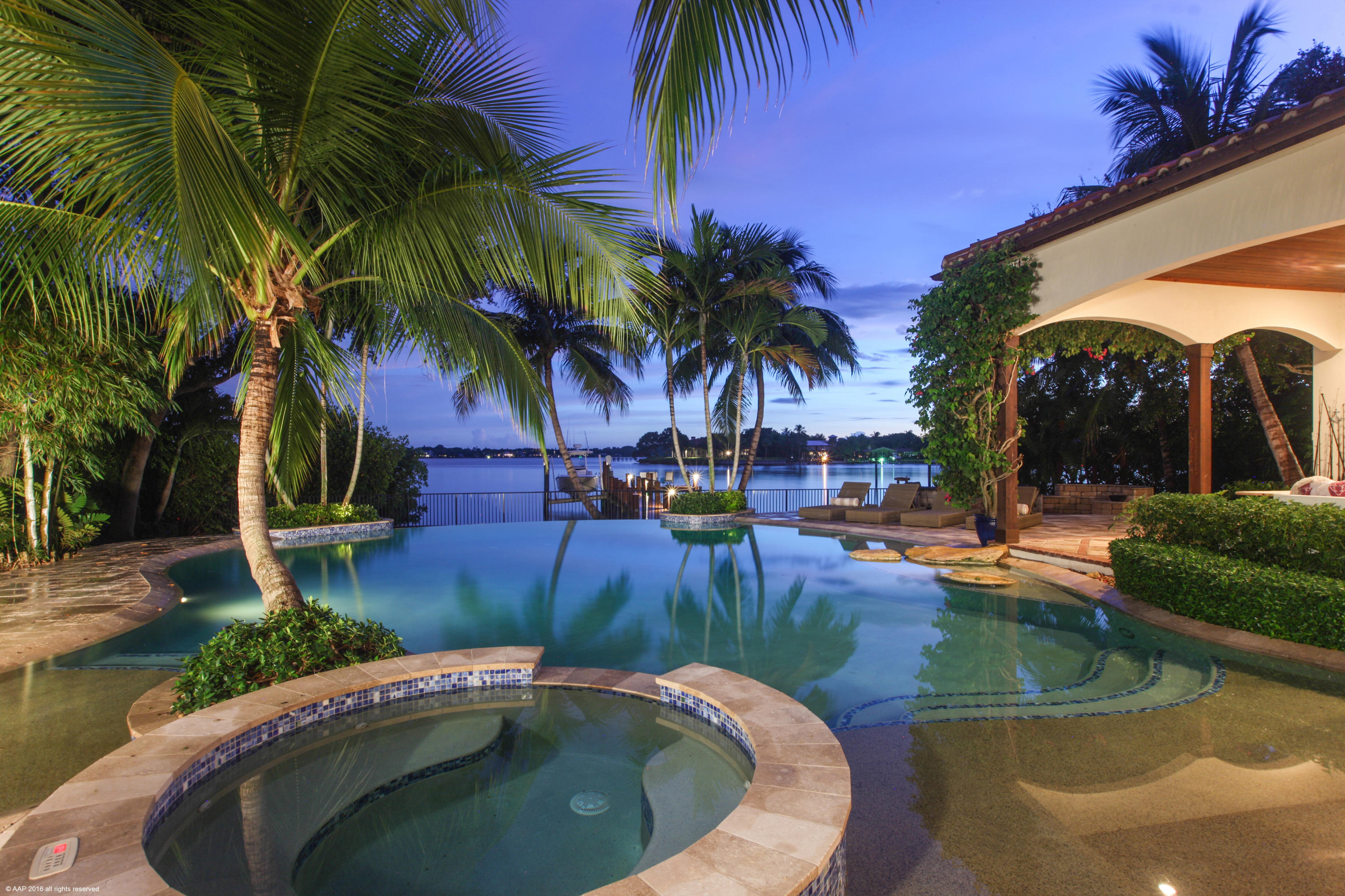 RIVERSIDE ON THE LOXAHATC - Residential