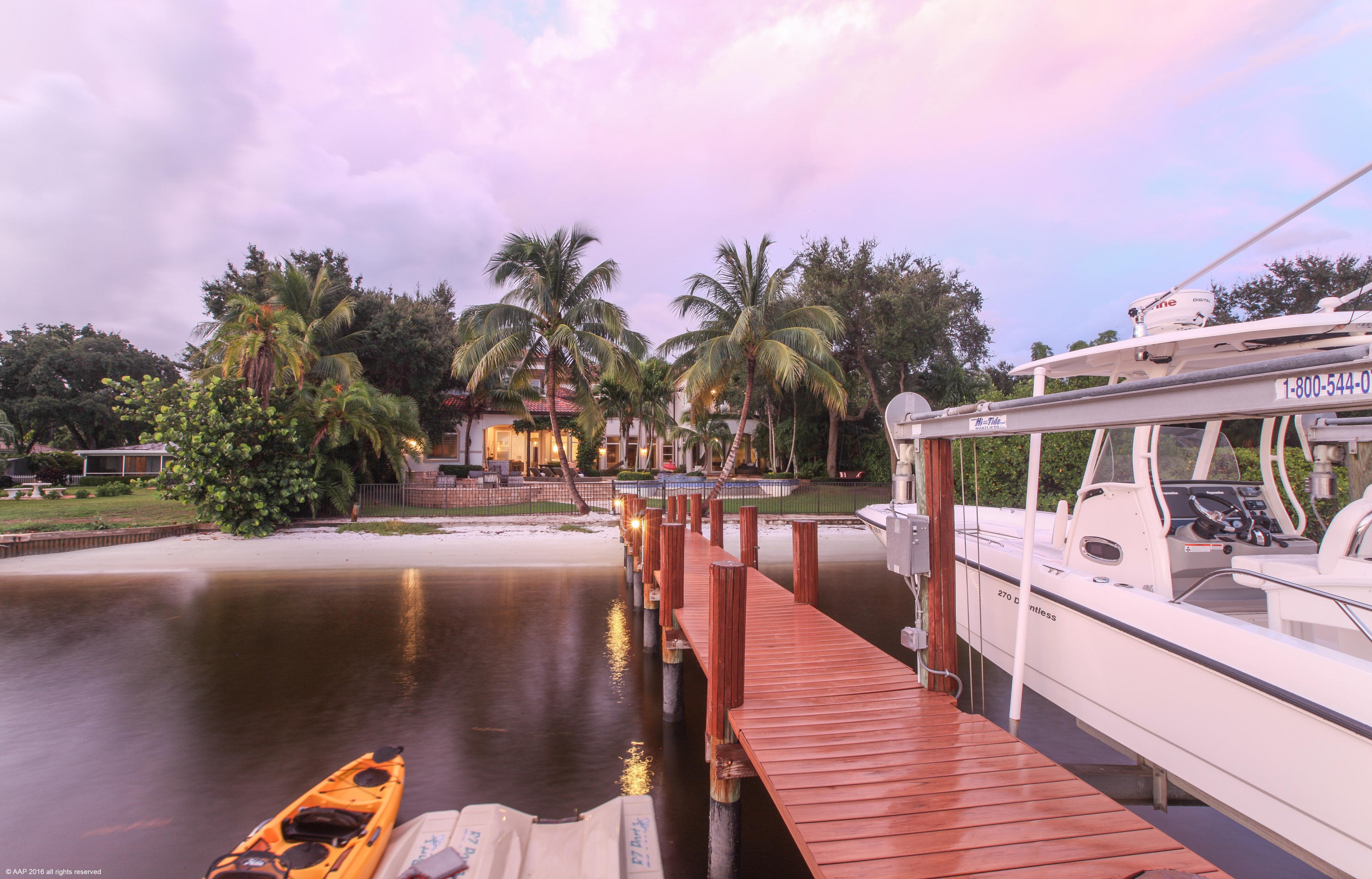 RIVERSIDE ON THE LOXAHATC - Residential