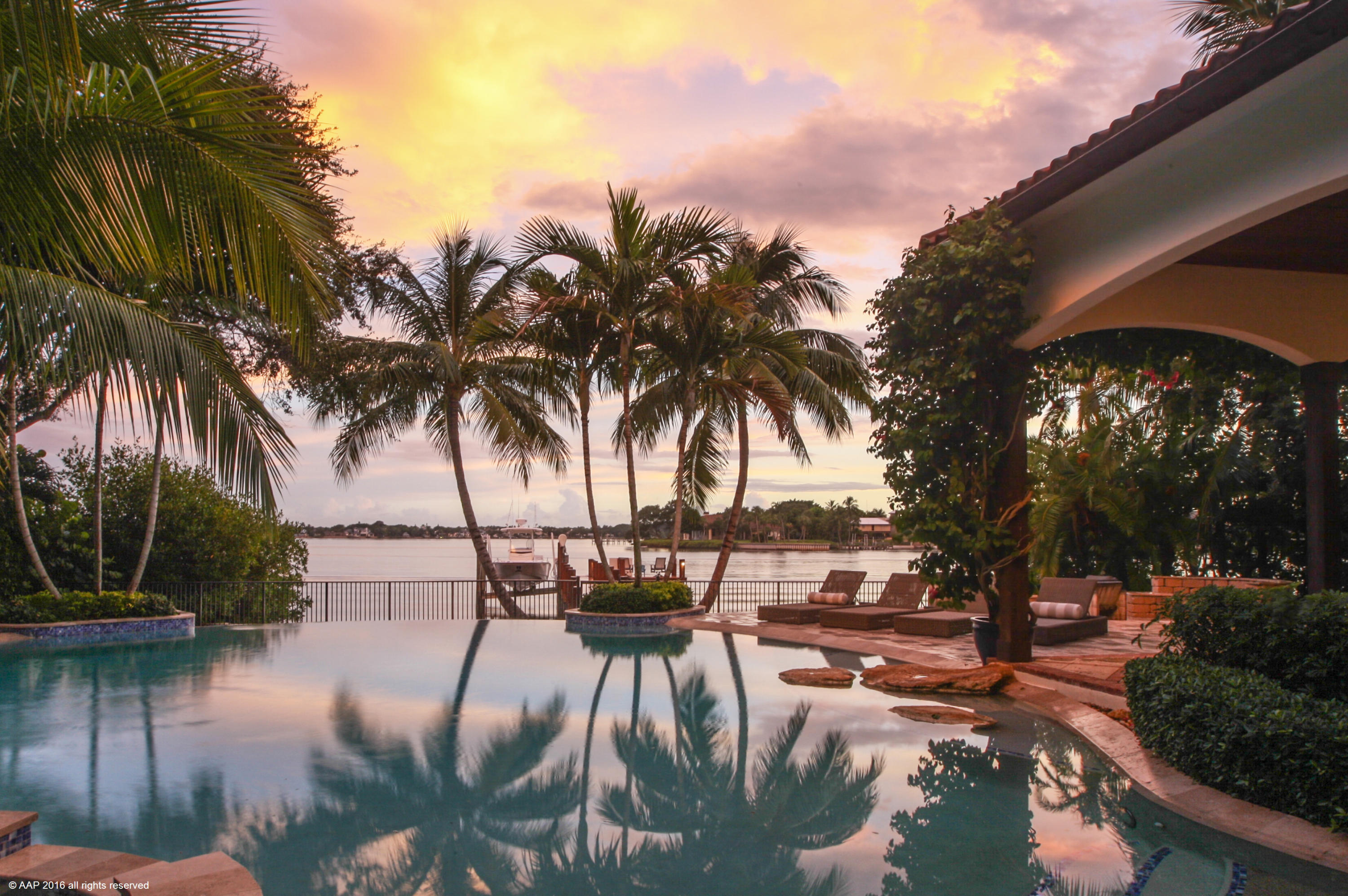 RIVERSIDE ON THE LOXAHATC - Residential