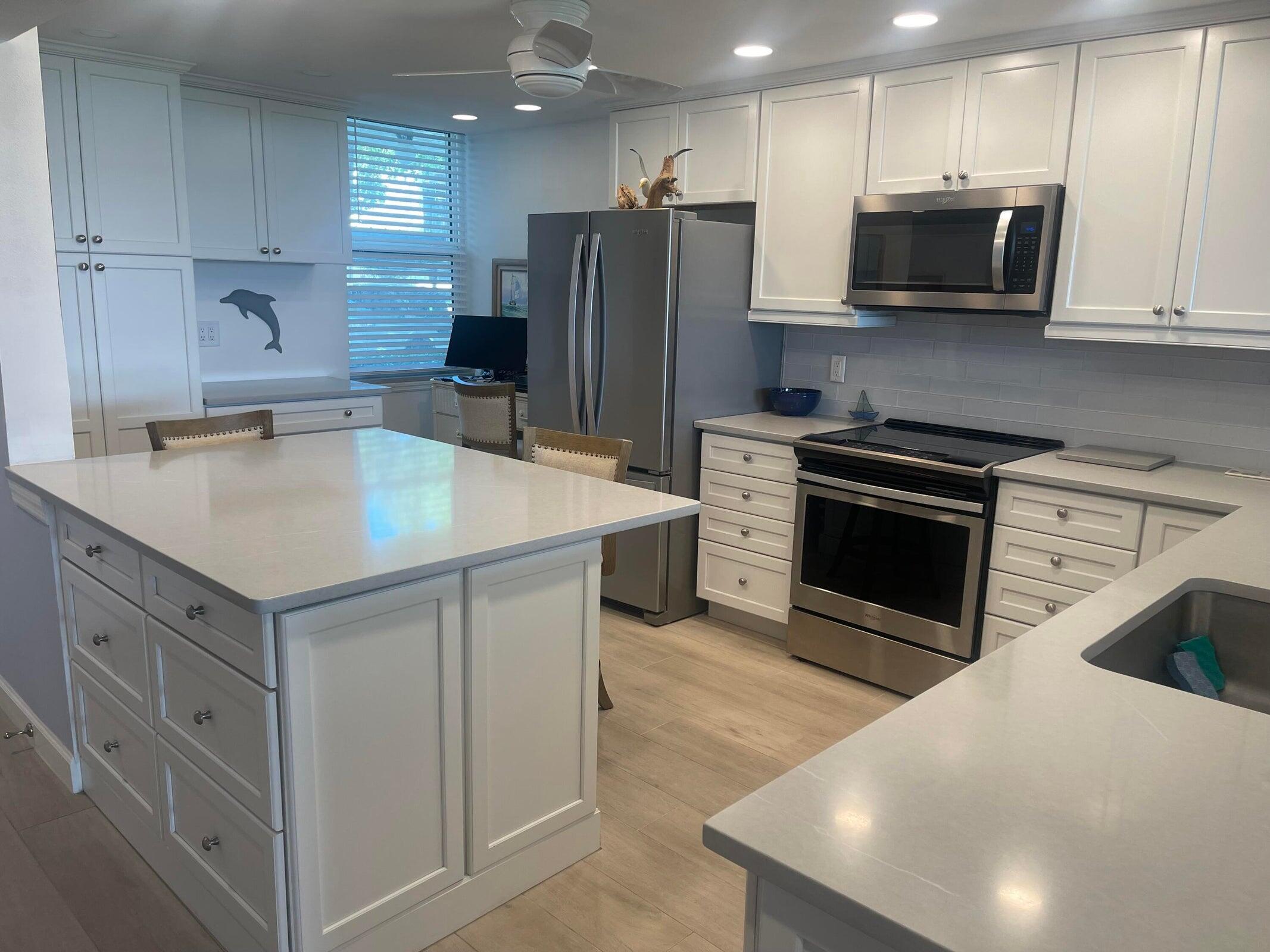 1950 SW Palm City Road 13104