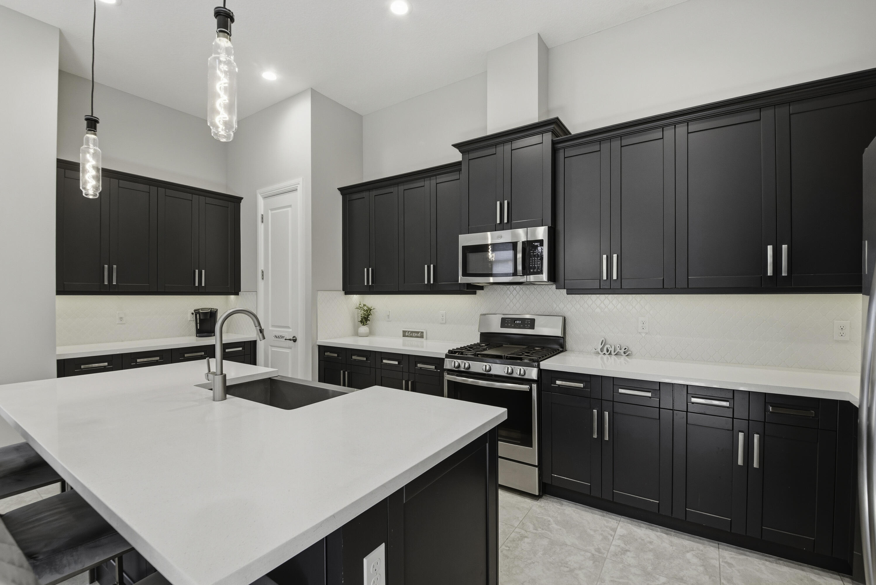 PALM MEADOWS ESTATES - Residential