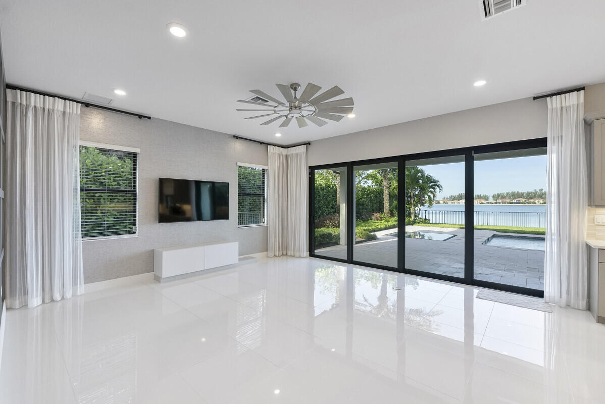 PARKLAND BAY - Residential