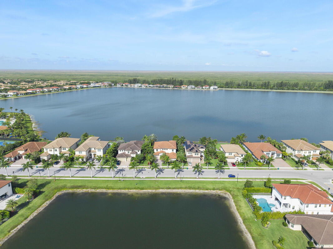 PARKLAND BAY - Residential