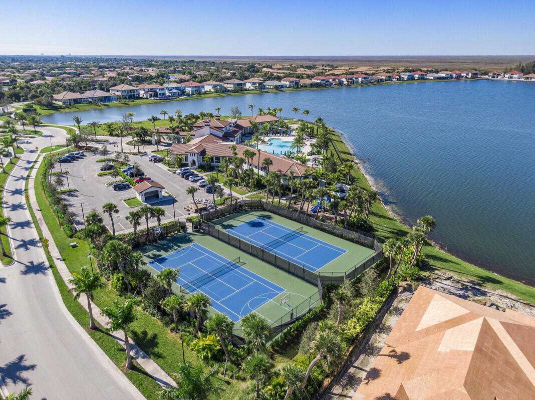 PARKLAND BAY - Residential