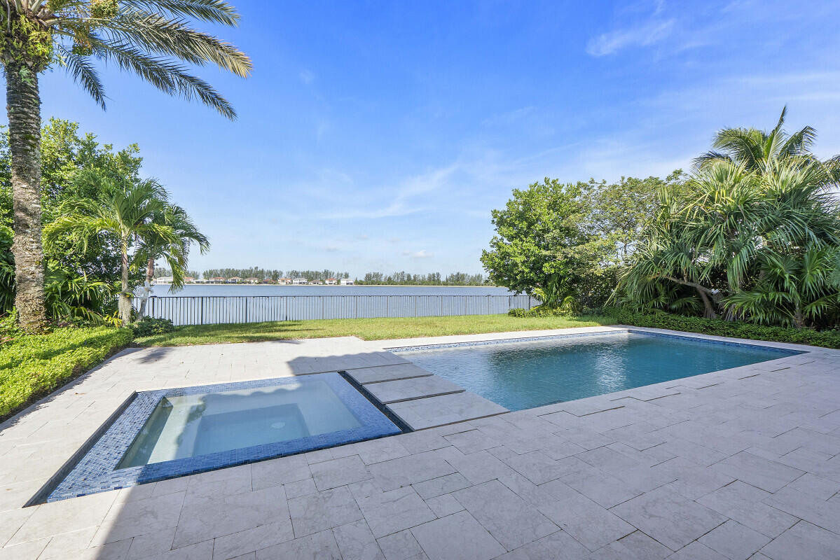 PARKLAND BAY - Residential