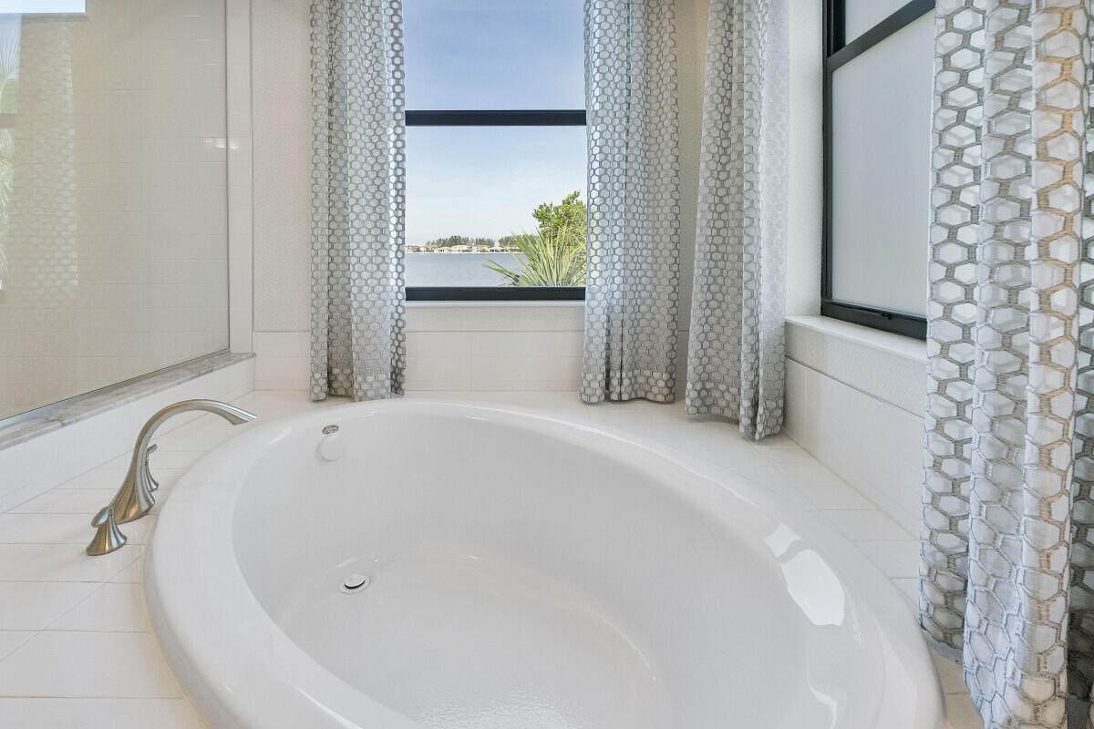 PARKLAND BAY - Residential