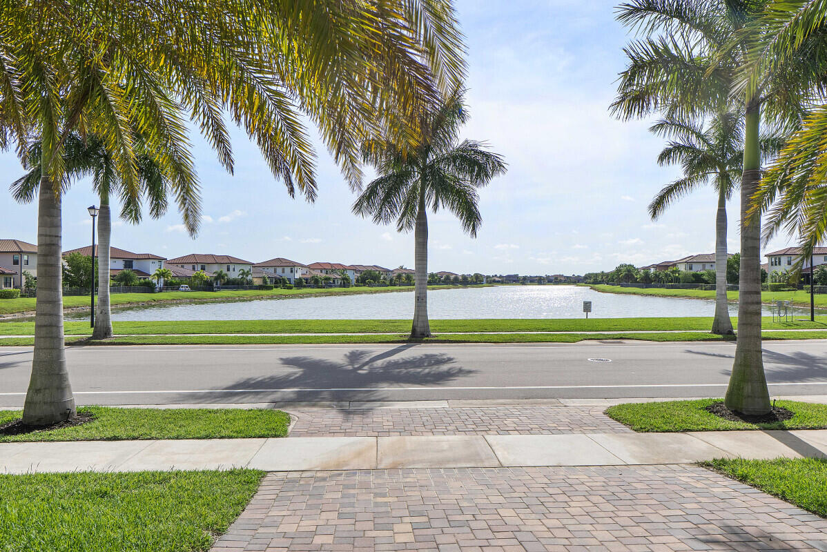 PARKLAND BAY - Residential