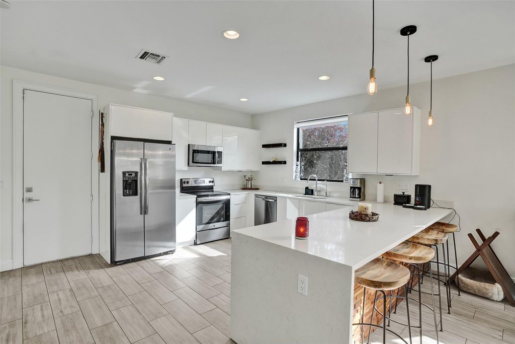 Photo of 233 NE 11th Street #233, Fort Lauderdale, FL 33304 (MLS # F10541045)