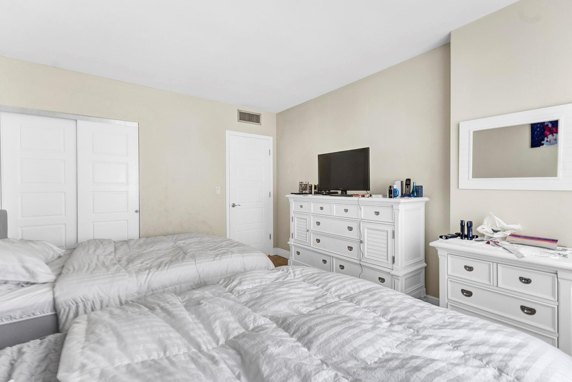 Hemispheres condo - Residential