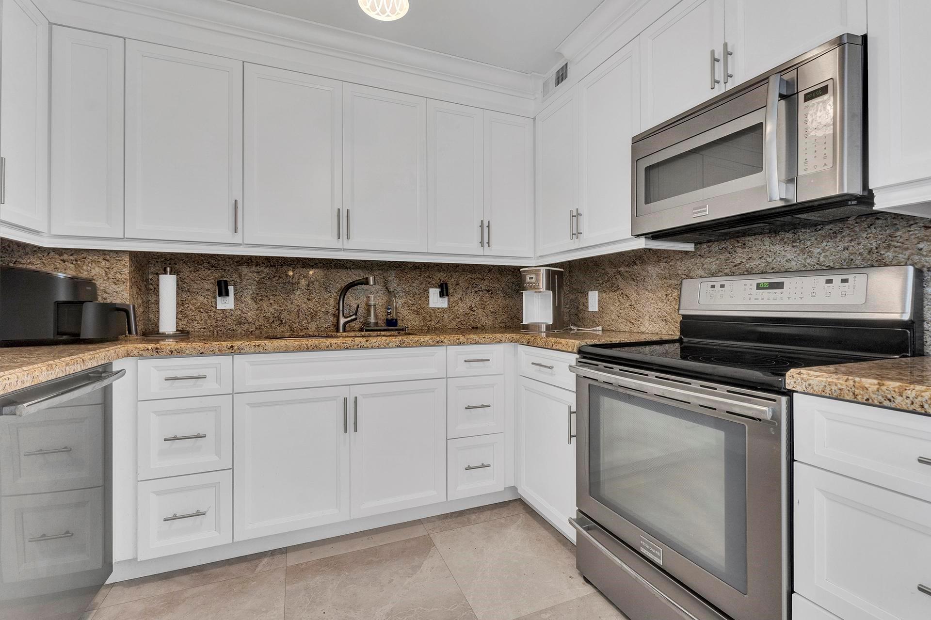 Hemispheres condo - Residential