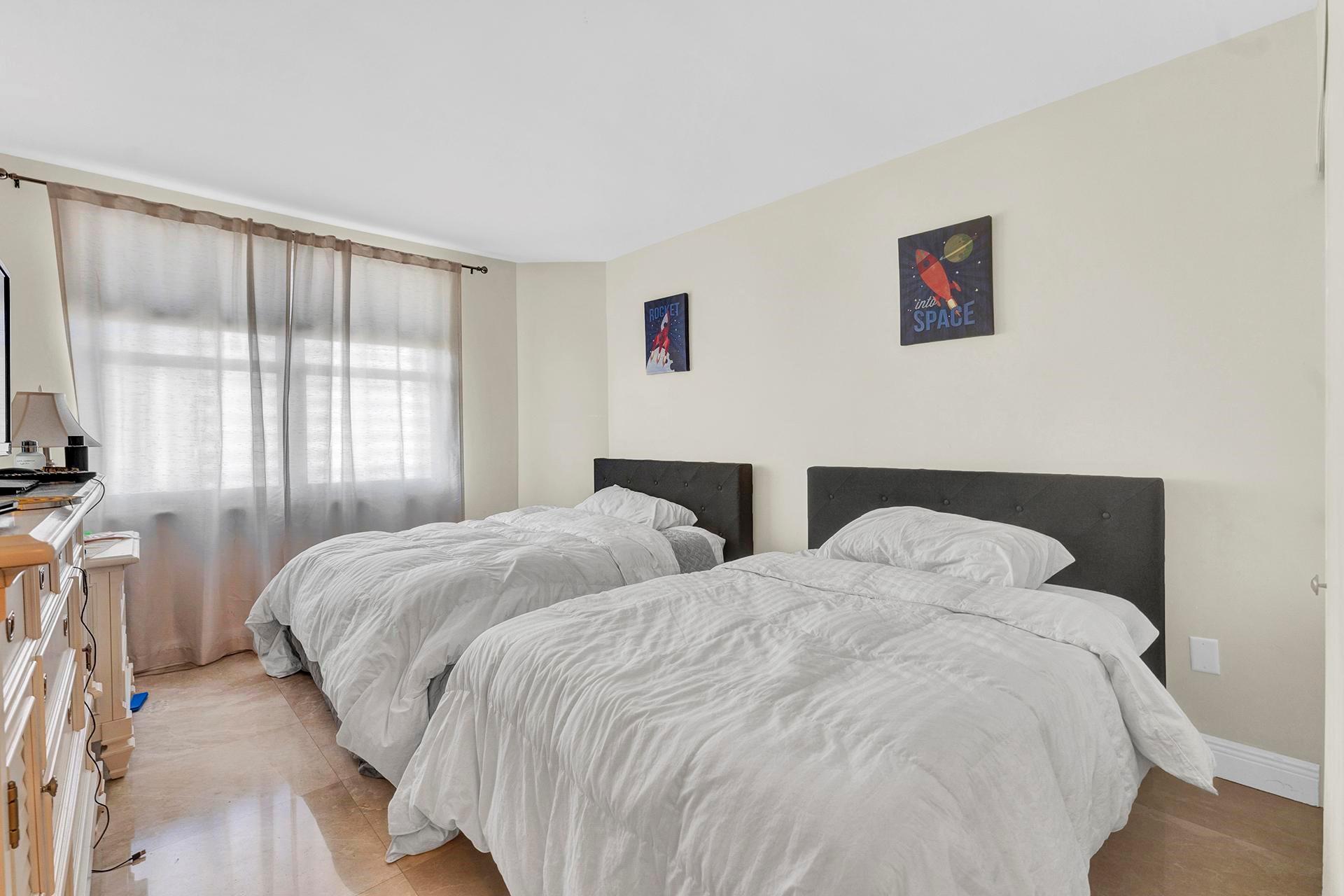 Hemispheres condo - Residential
