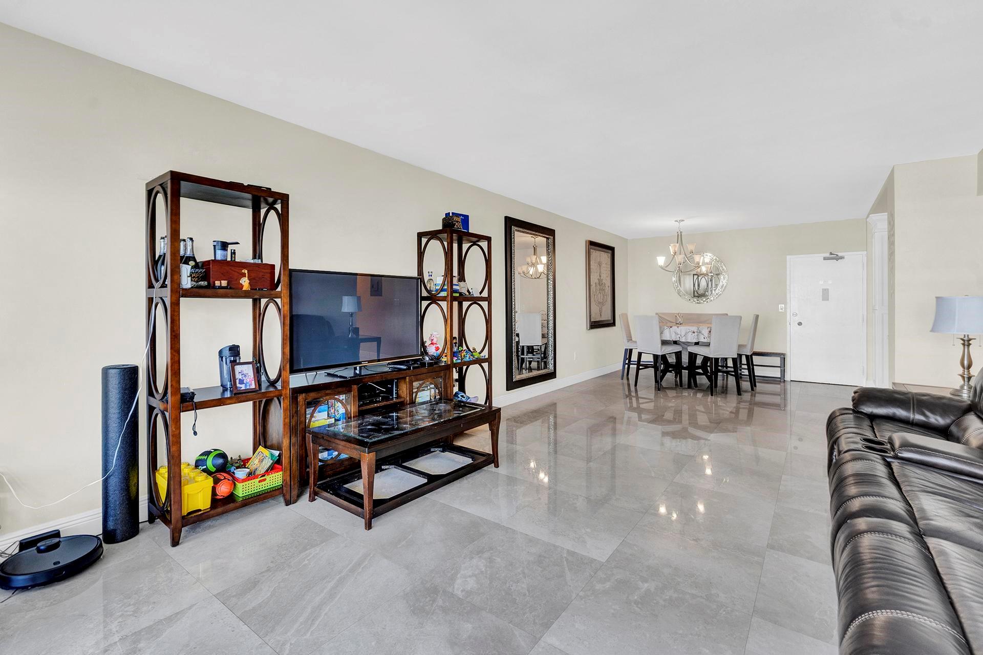 Hemispheres condo - Residential
