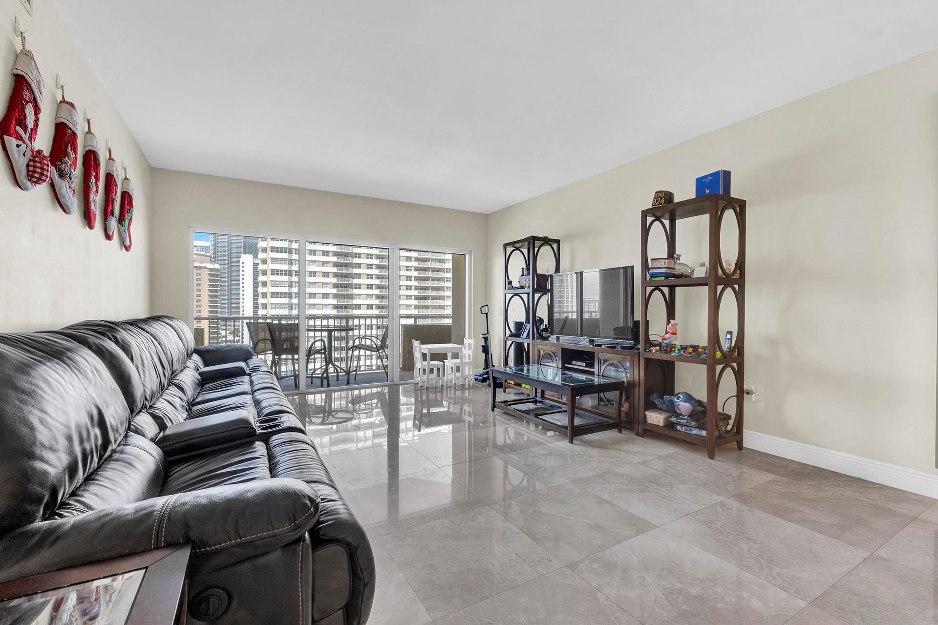 Hemispheres condo - Residential