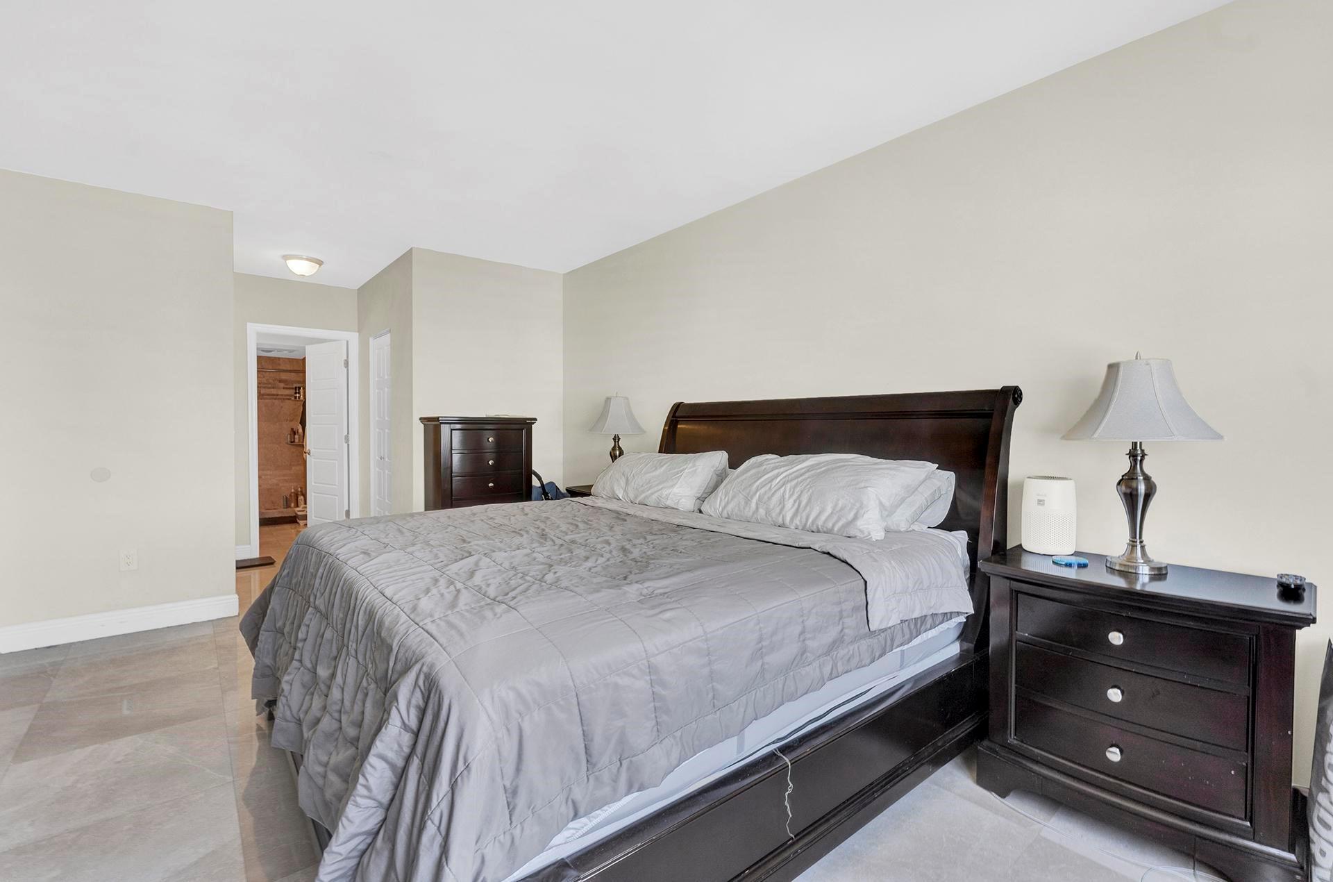 Hemispheres condo - Residential