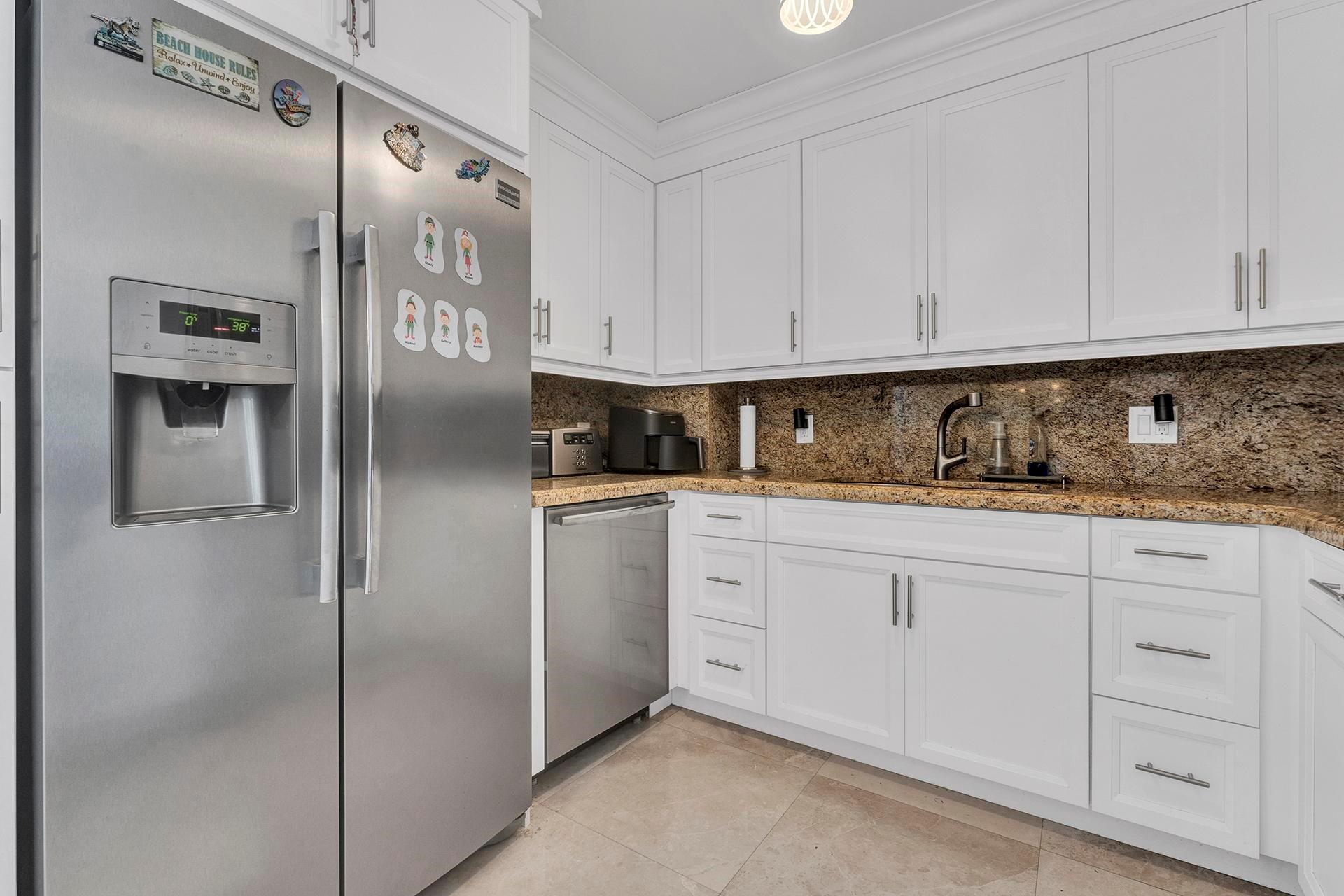 Hemispheres condo - Residential