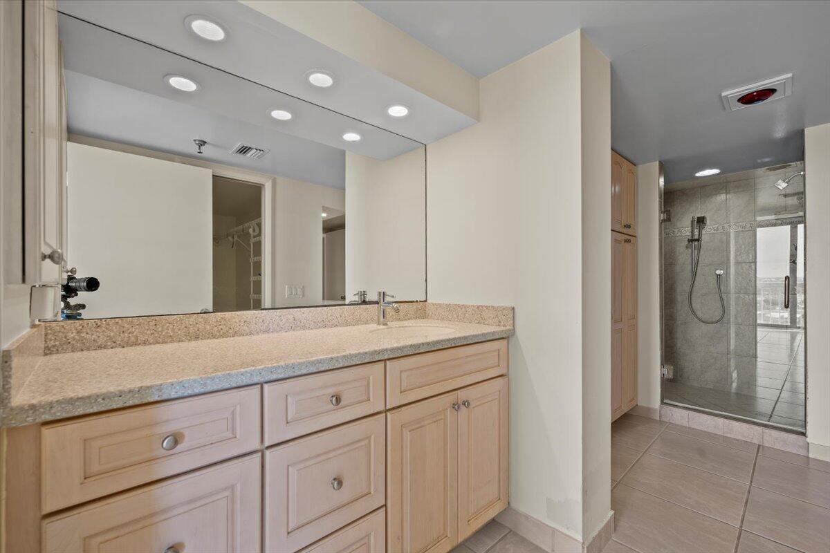 OLD PORT COVE TOWER EAST CONDO - Residential