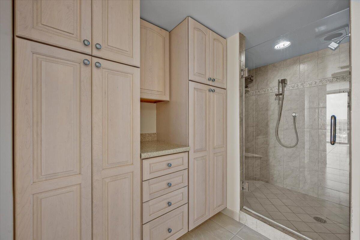 OLD PORT COVE TOWER EAST CONDO - Residential