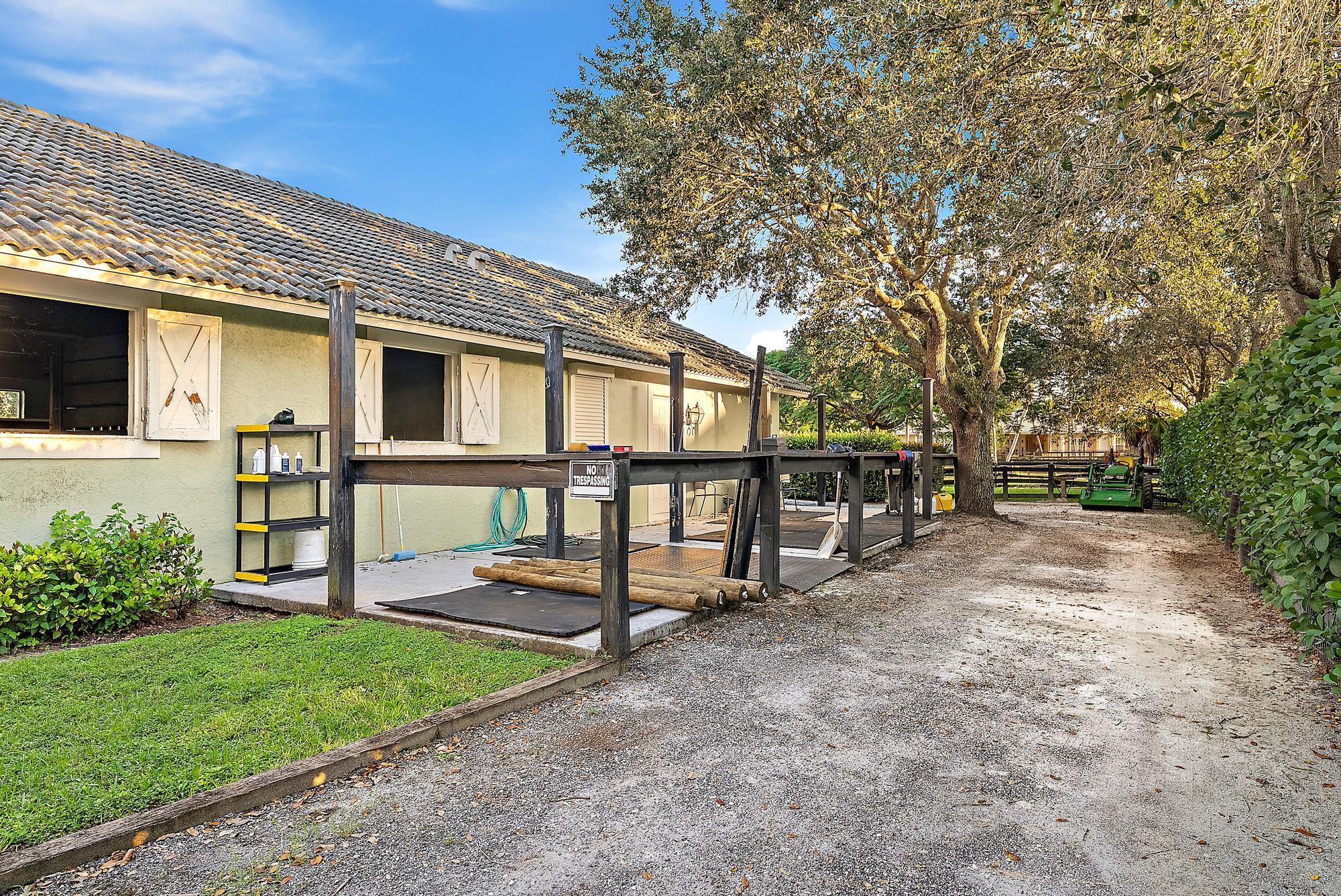 SADDLE TRAIL PARK OF WELL - Residential