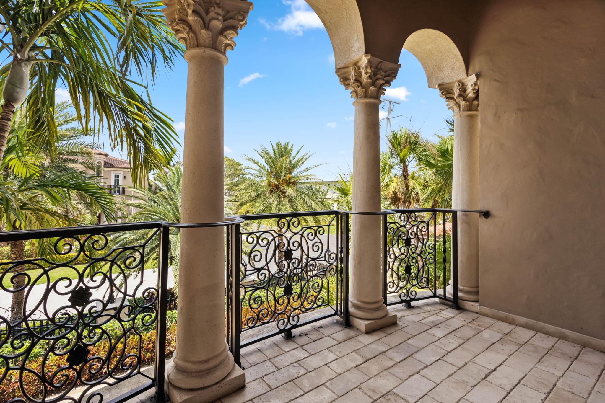 VENETIAN ISLES 1ST SEC - Residential