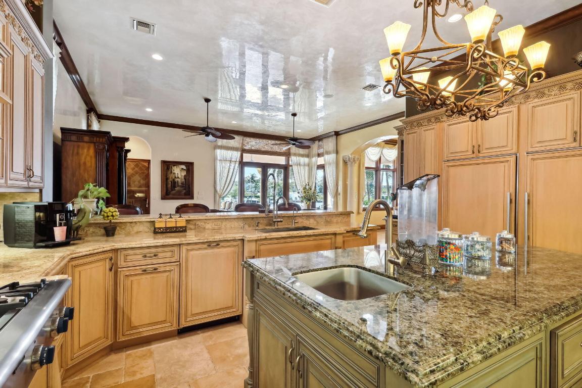 VENETIAN ISLES 1ST SEC - Residential