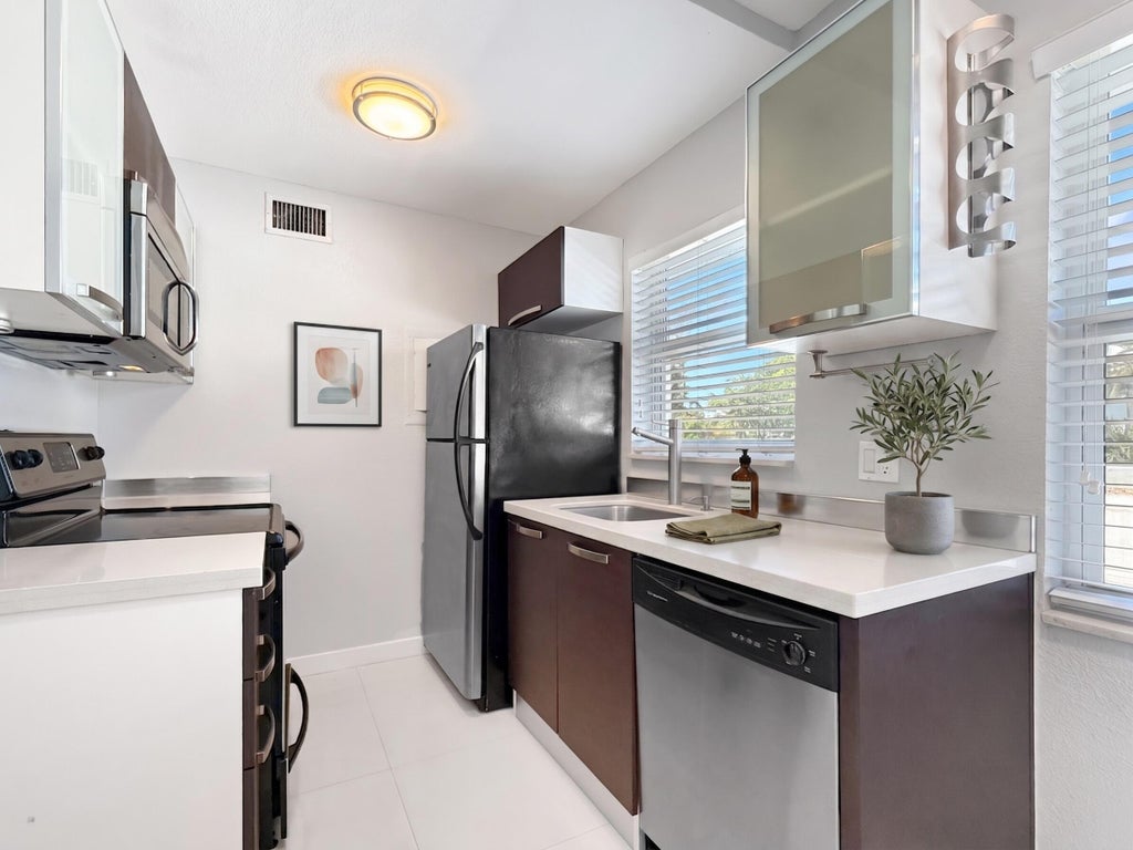 Photo of 416 NE 15th Avenue #12, Fort Lauderdale, FL 33301 (MLS # B26058212)