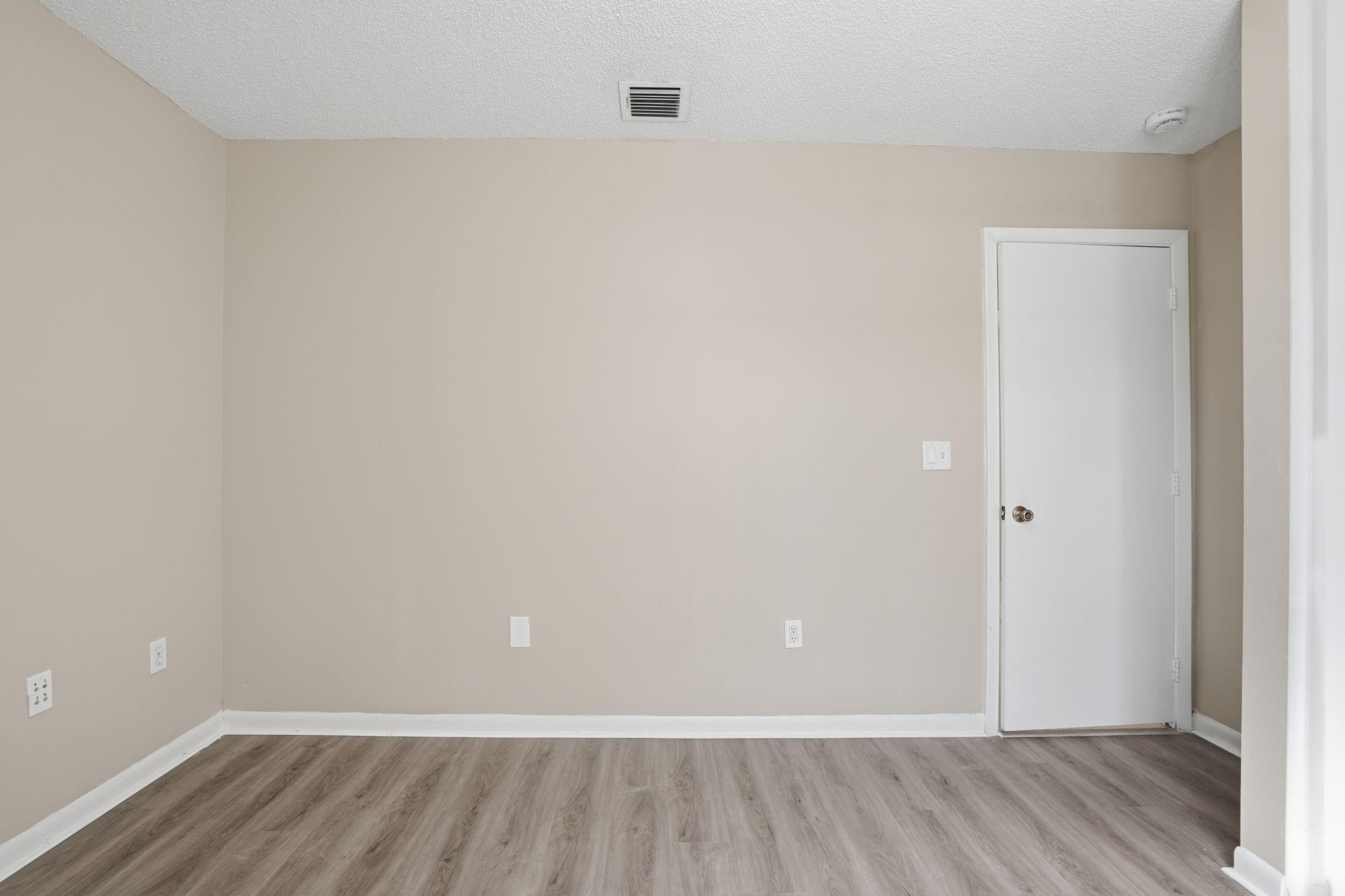 Towngate 156-11 B - Residential