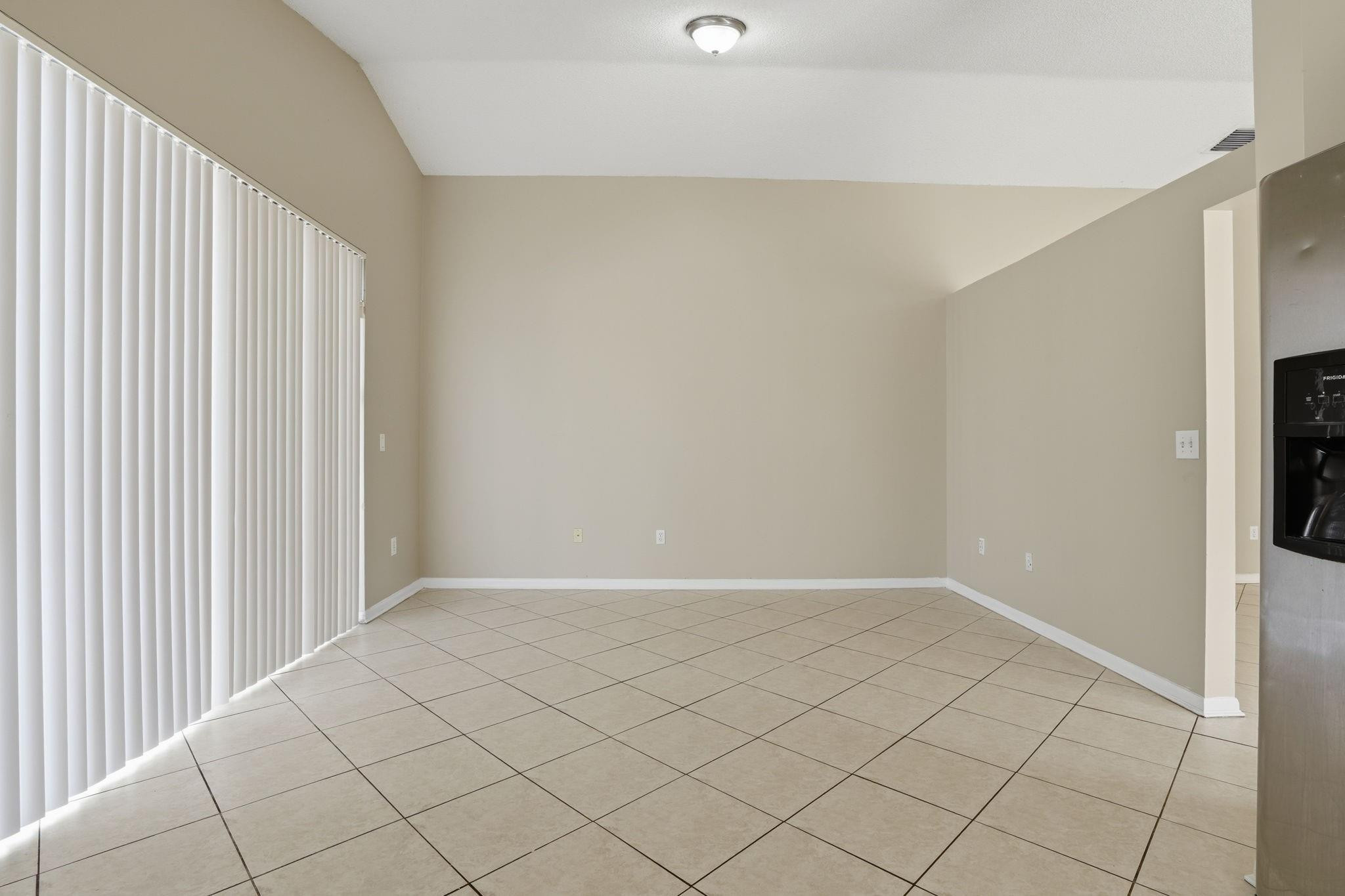 Towngate 156-11 B - Residential