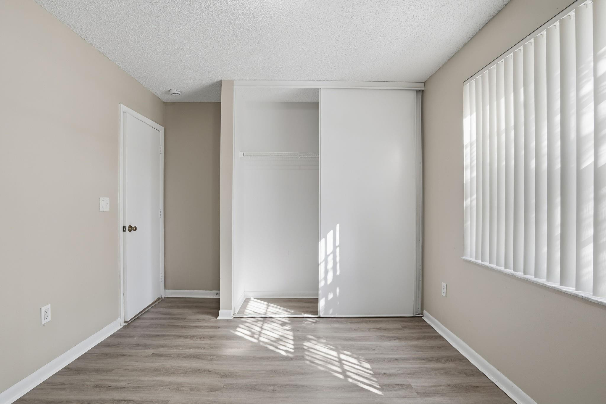 Towngate 156-11 B - Residential