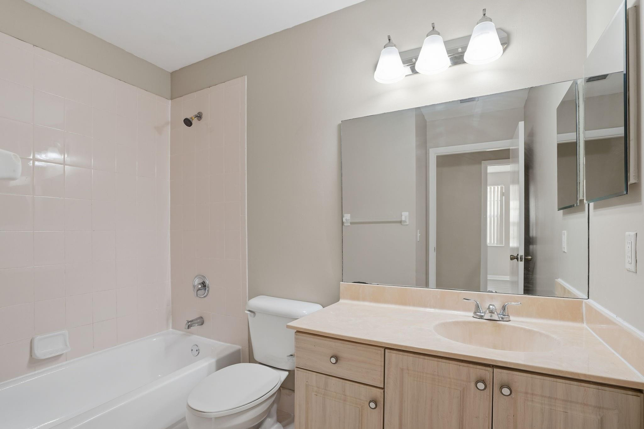 Towngate 156-11 B - Residential