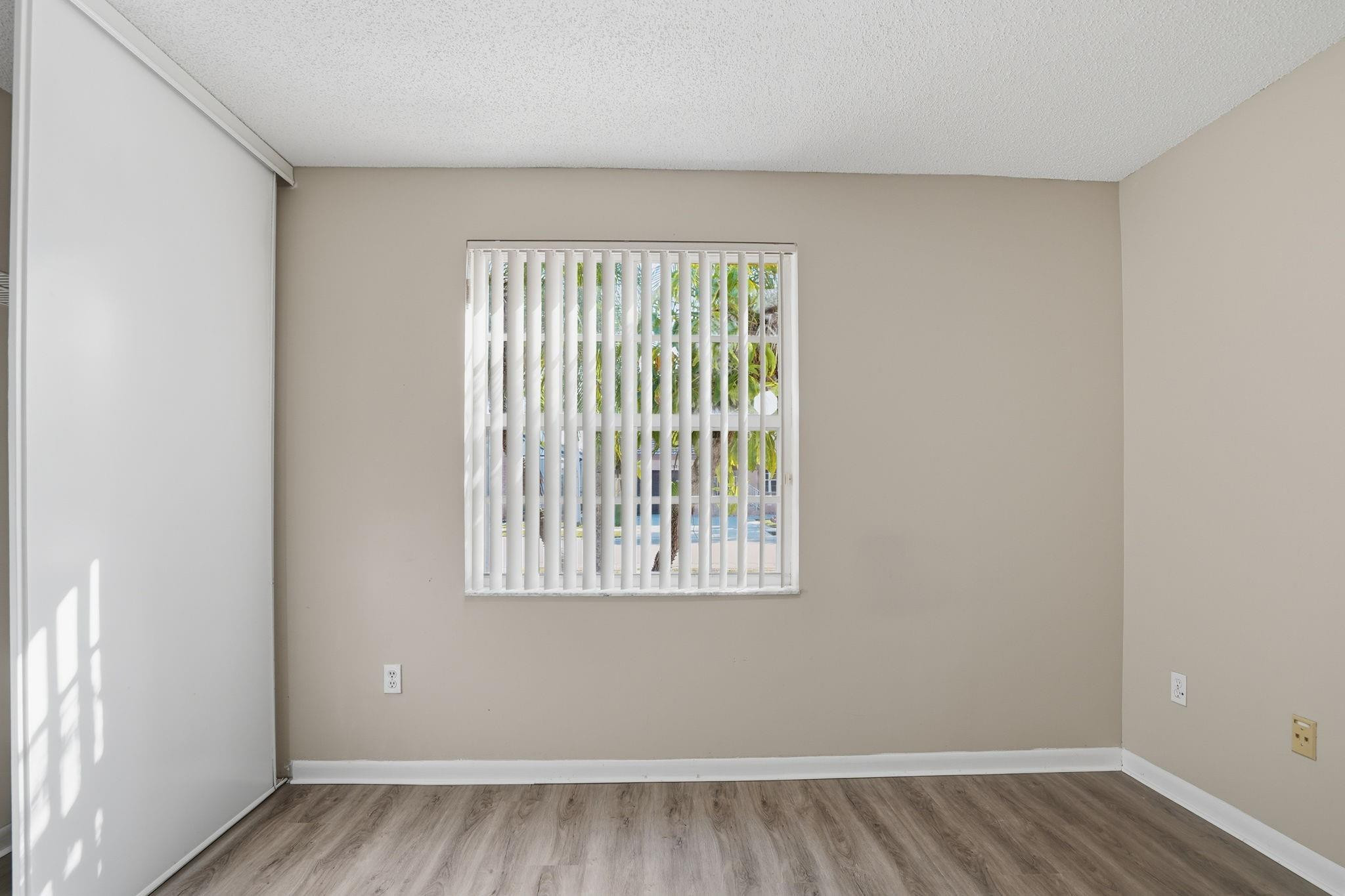 Towngate 156-11 B - Residential