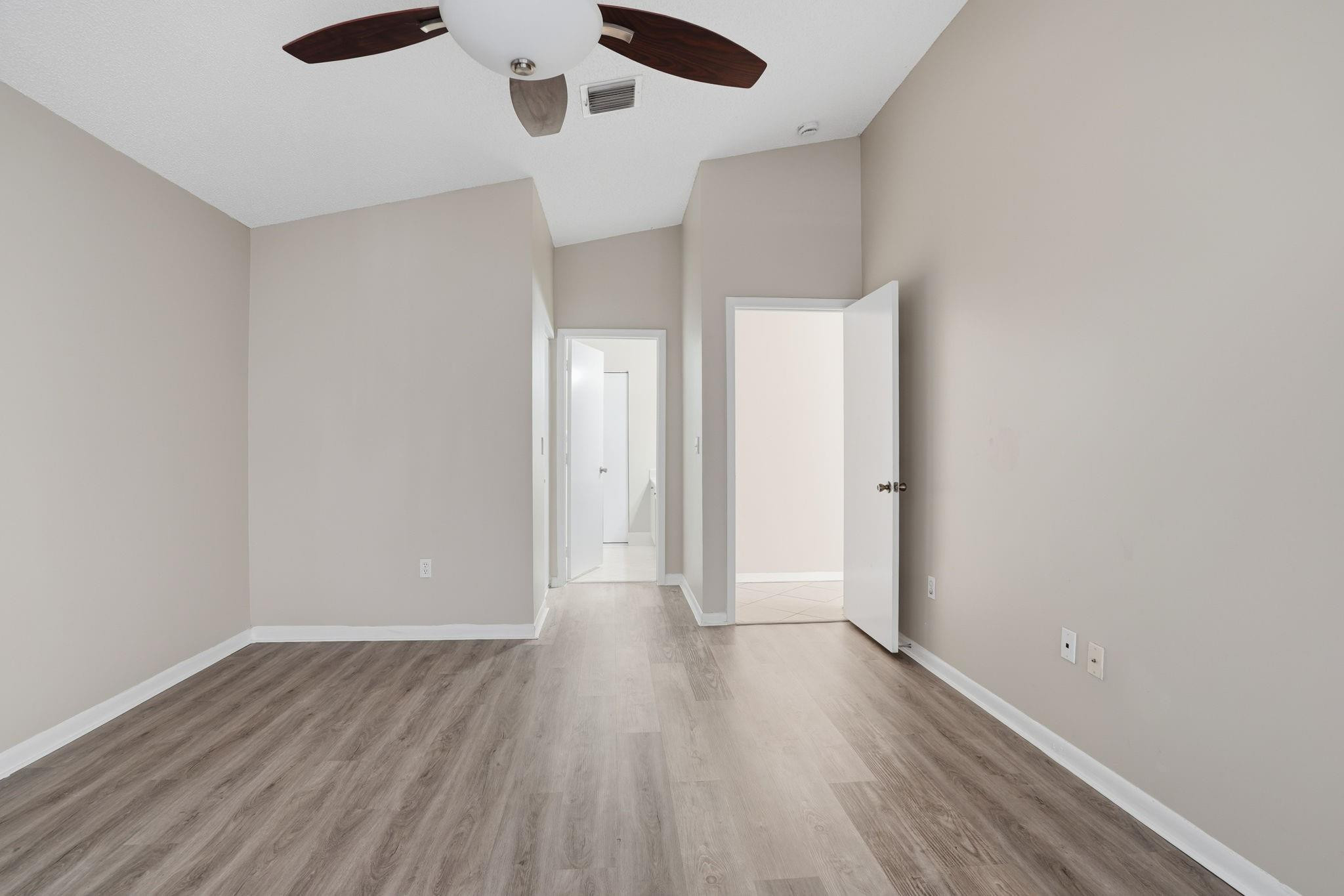 Towngate 156-11 B - Residential