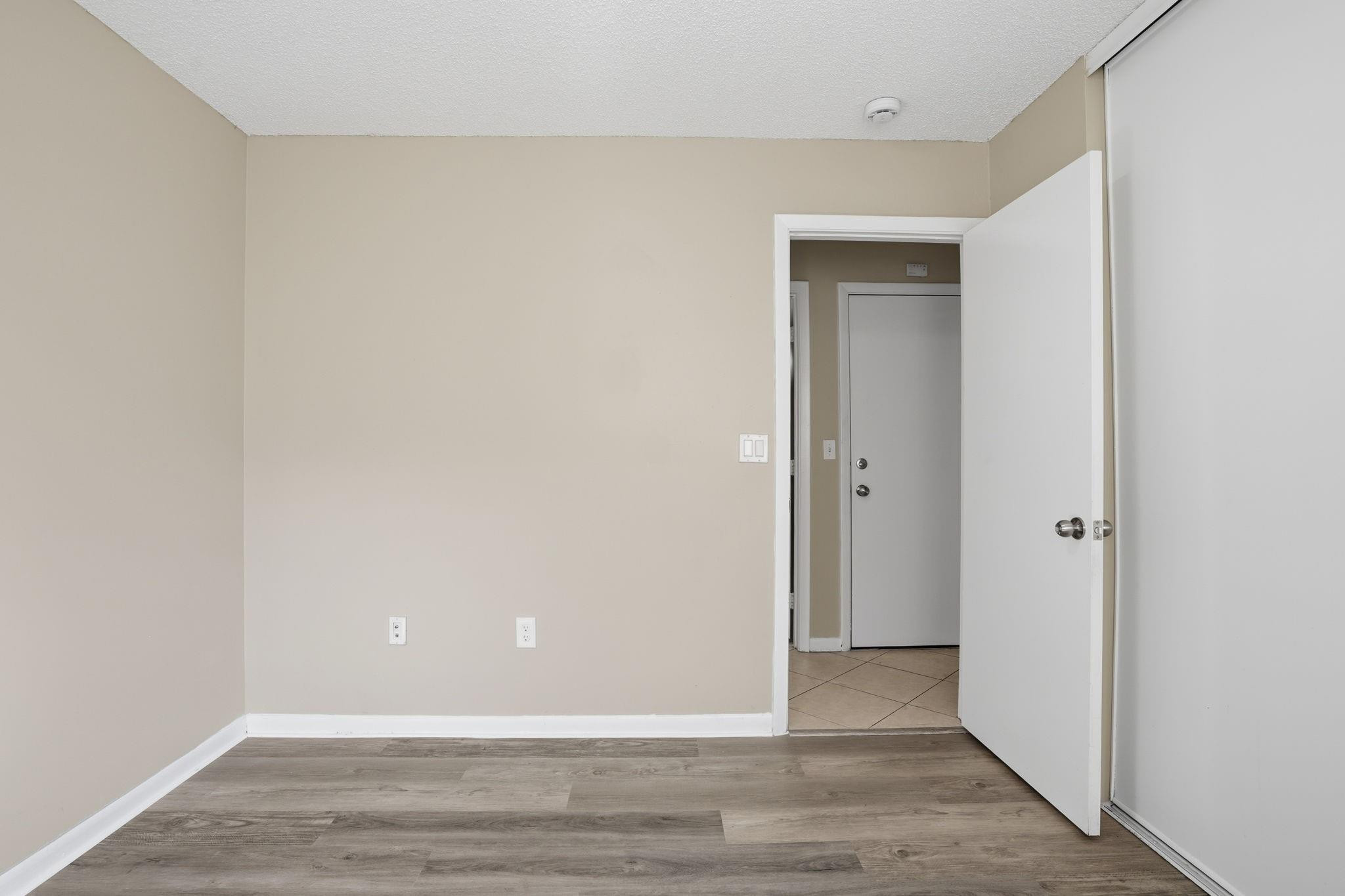 Towngate 156-11 B - Residential