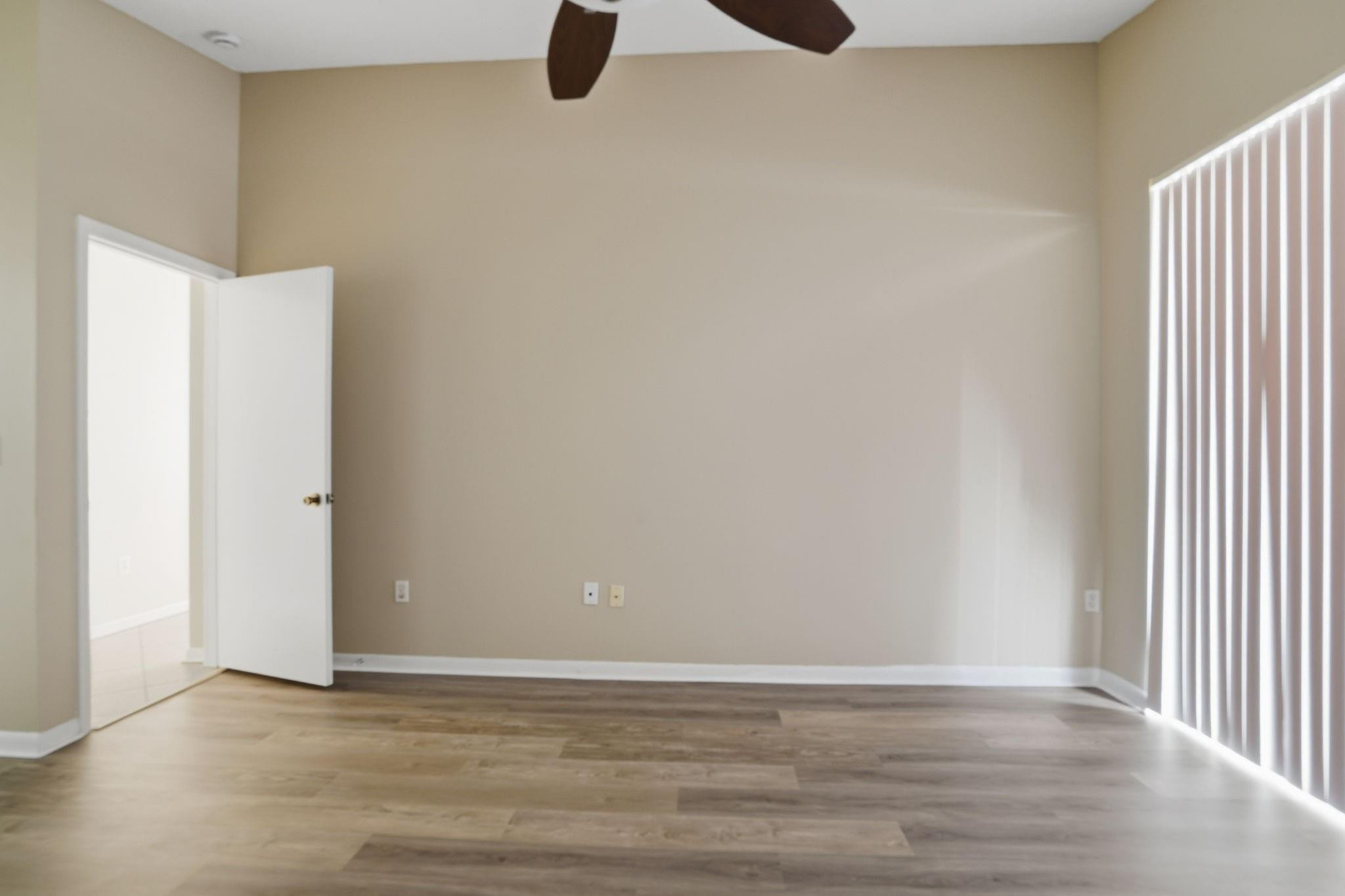 Towngate 156-11 B - Residential