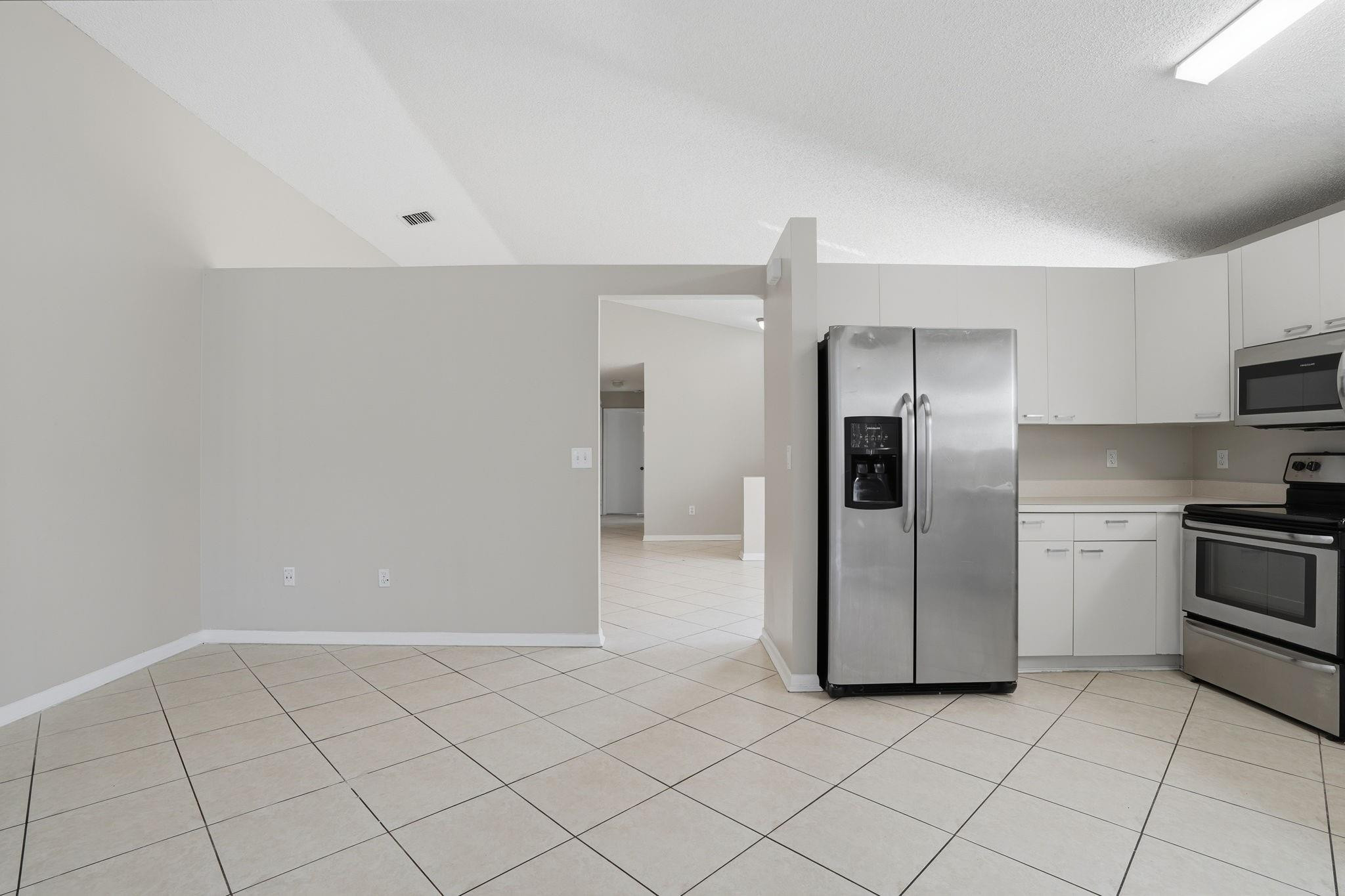 Towngate 156-11 B - Residential