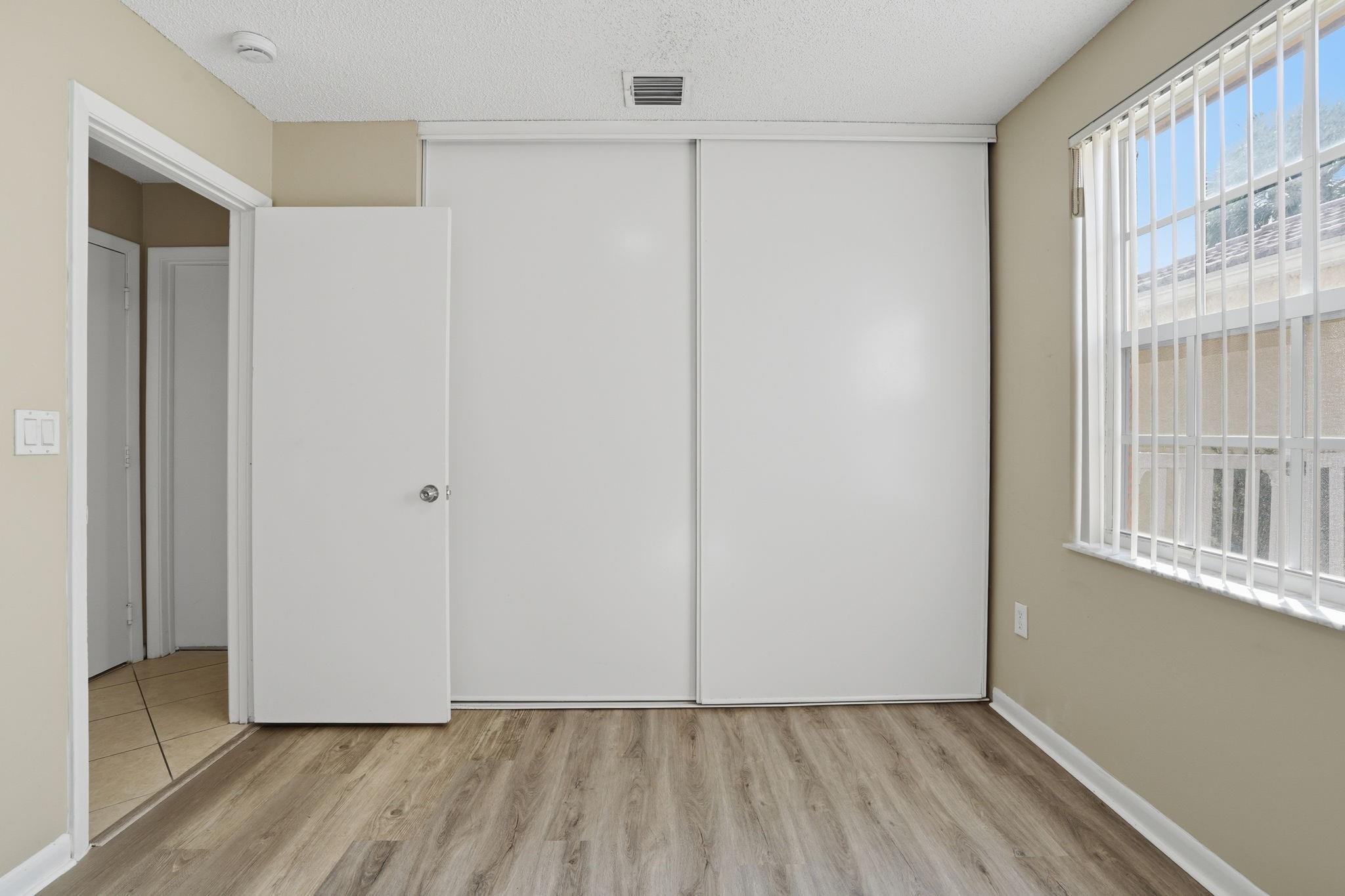 Towngate 156-11 B - Residential