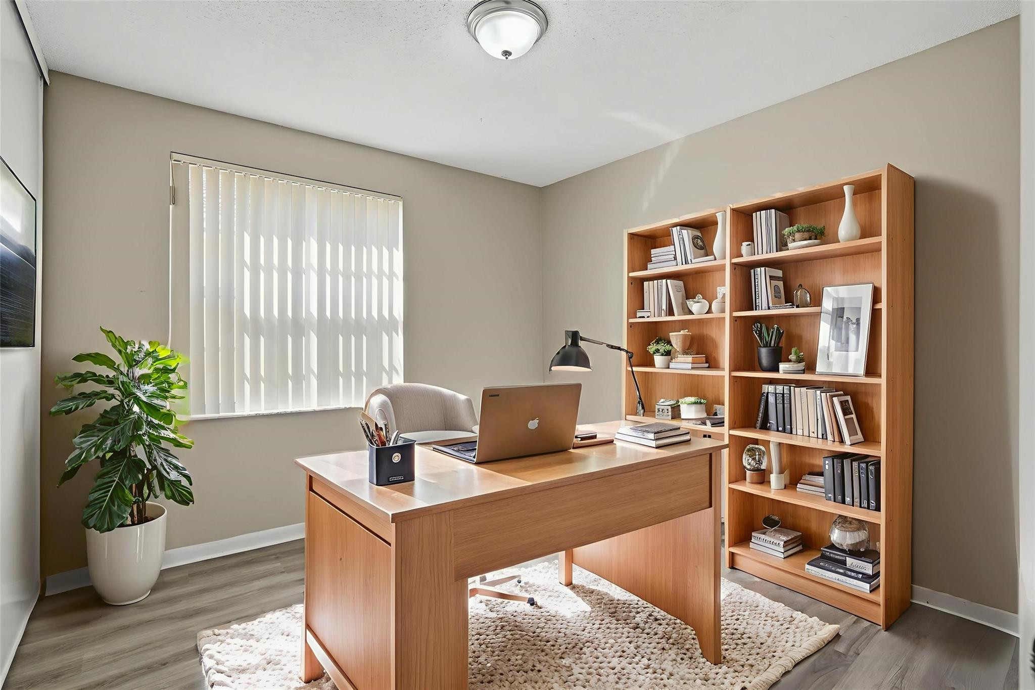 Towngate 156-11 B - Residential