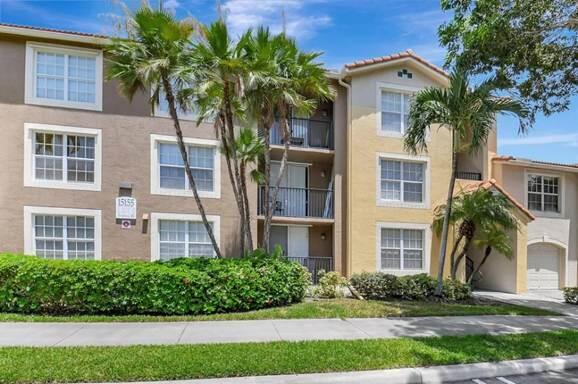 MURANO AT DELRAY BEACH CONDOMINIUM!!Available to show now -- available to move in starting November 21! All ages welcome. Resort-style living awaits in this bright and spacious 2-bedroom, 2-bathroom apartment on the third floor of a desirable all-ages community. Designed for comfort and filled with natural light, this home features serene lake views from the living spaces.Enjoy the convenience of a full-size washer and dryer and unwind on your private balcony, the perfect spot for peaceful mornings or relaxing evenings.