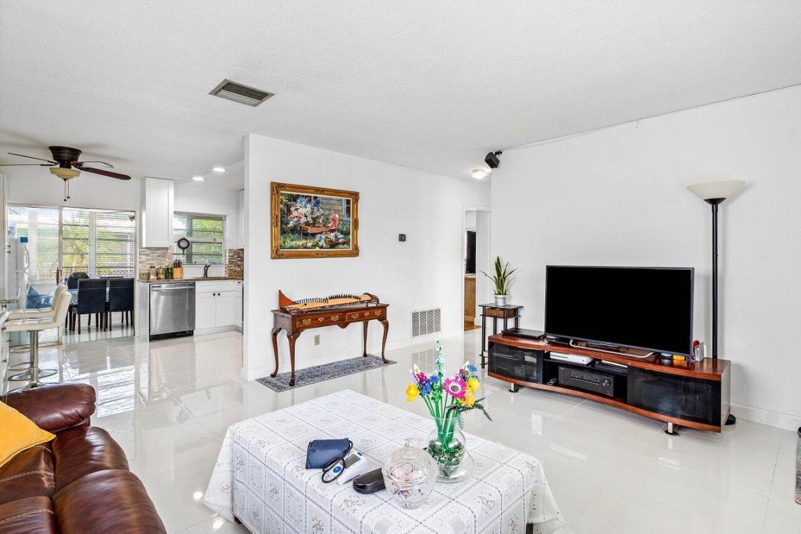 MAINLANDS OF TAMARAC LAKES - Residential