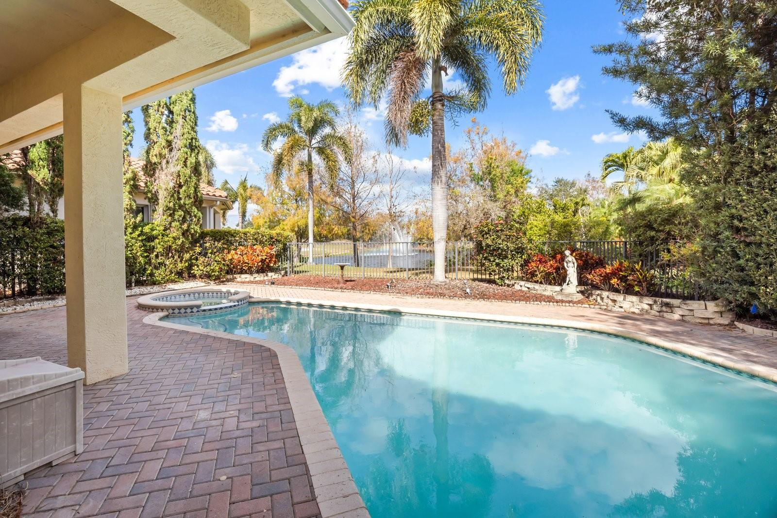 PALM COVE GOLF & YACHT CLUB - Residential