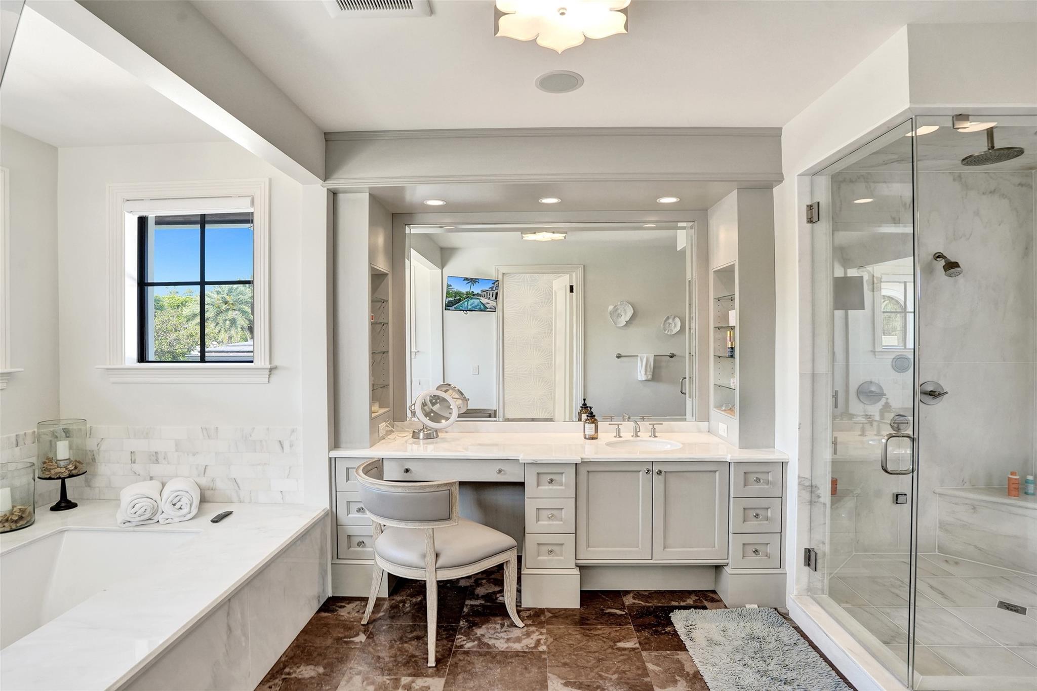 BAY COLONY - Residential